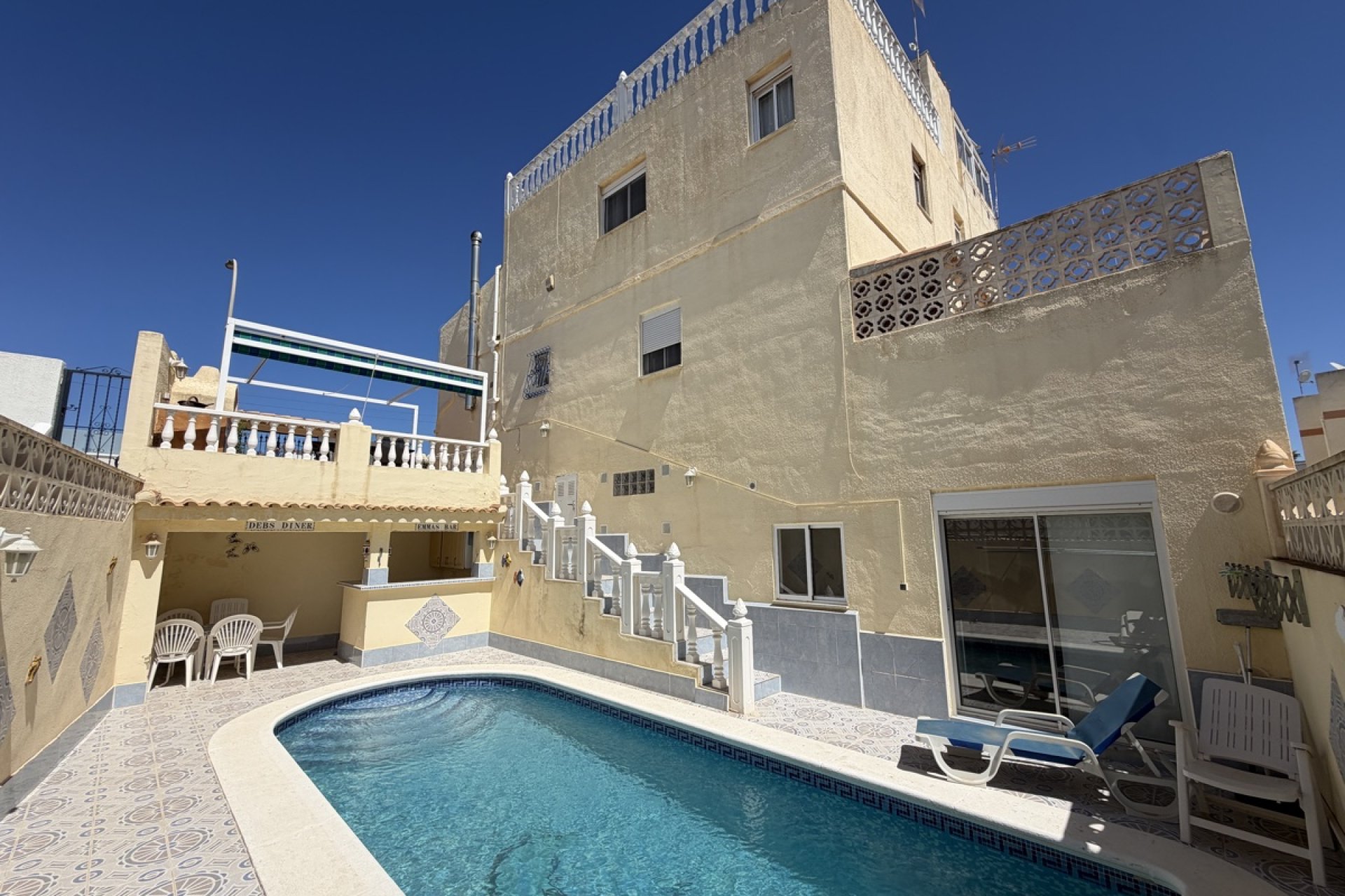 Resale - Townhouse -
San Miguel de Salinas - San Miguel - Town