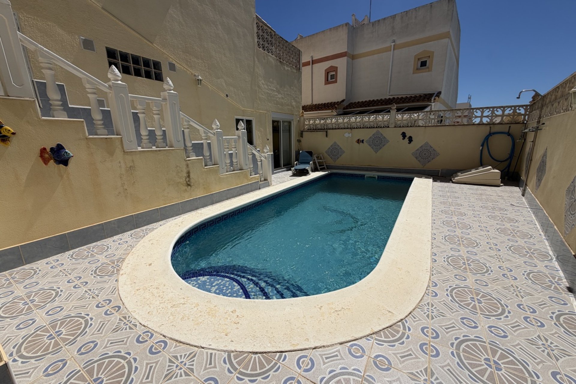 Resale - Townhouse -
San Miguel de Salinas - San Miguel - Town