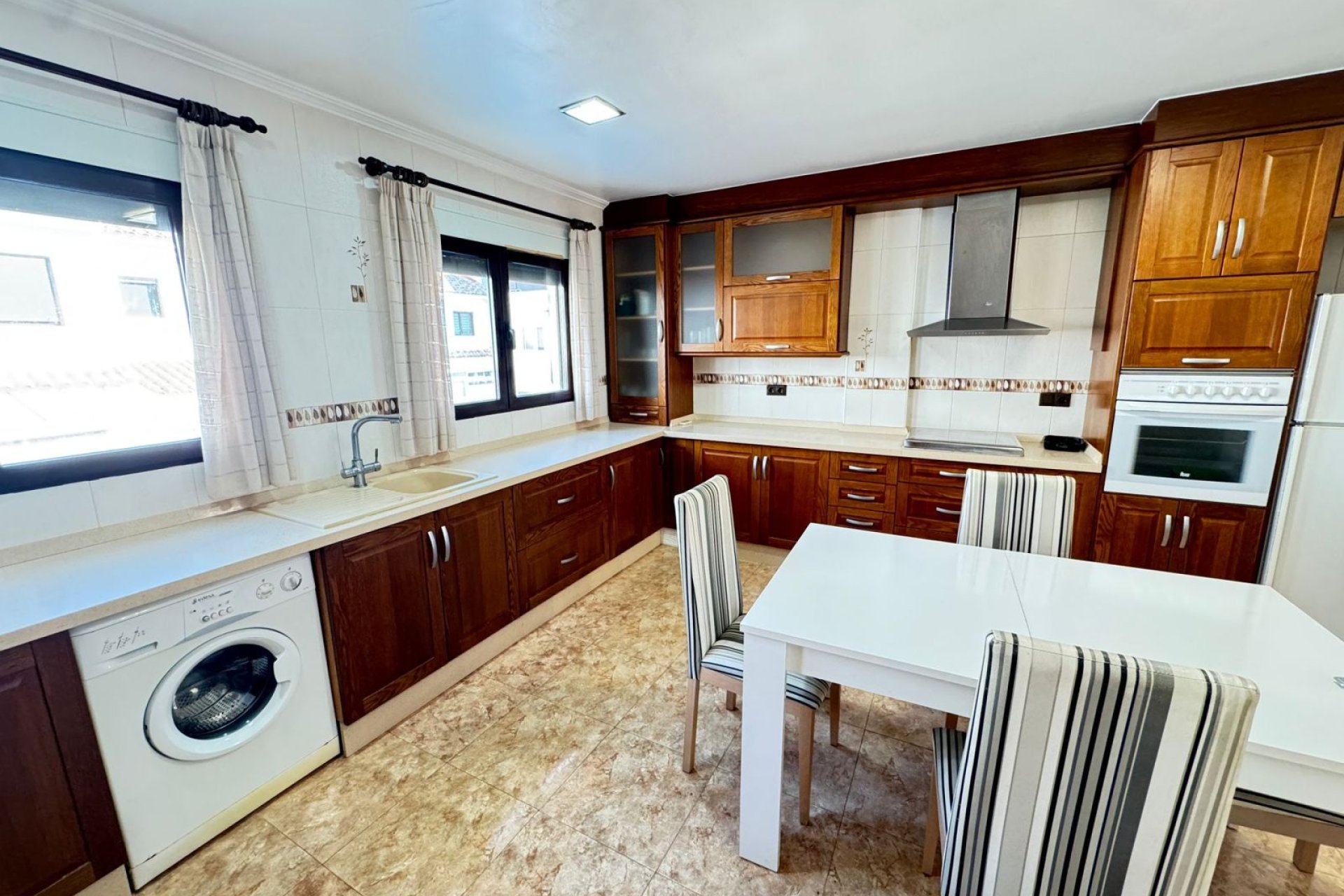 Resale - Townhouse -
San Miguel de Salinas - San Miguel - Town
