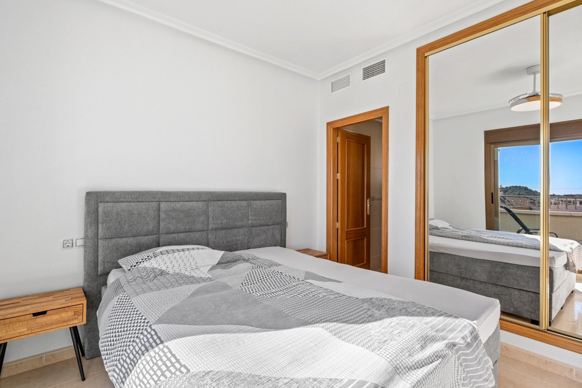 Resale - Townhouse -
San Miguel de Salinas