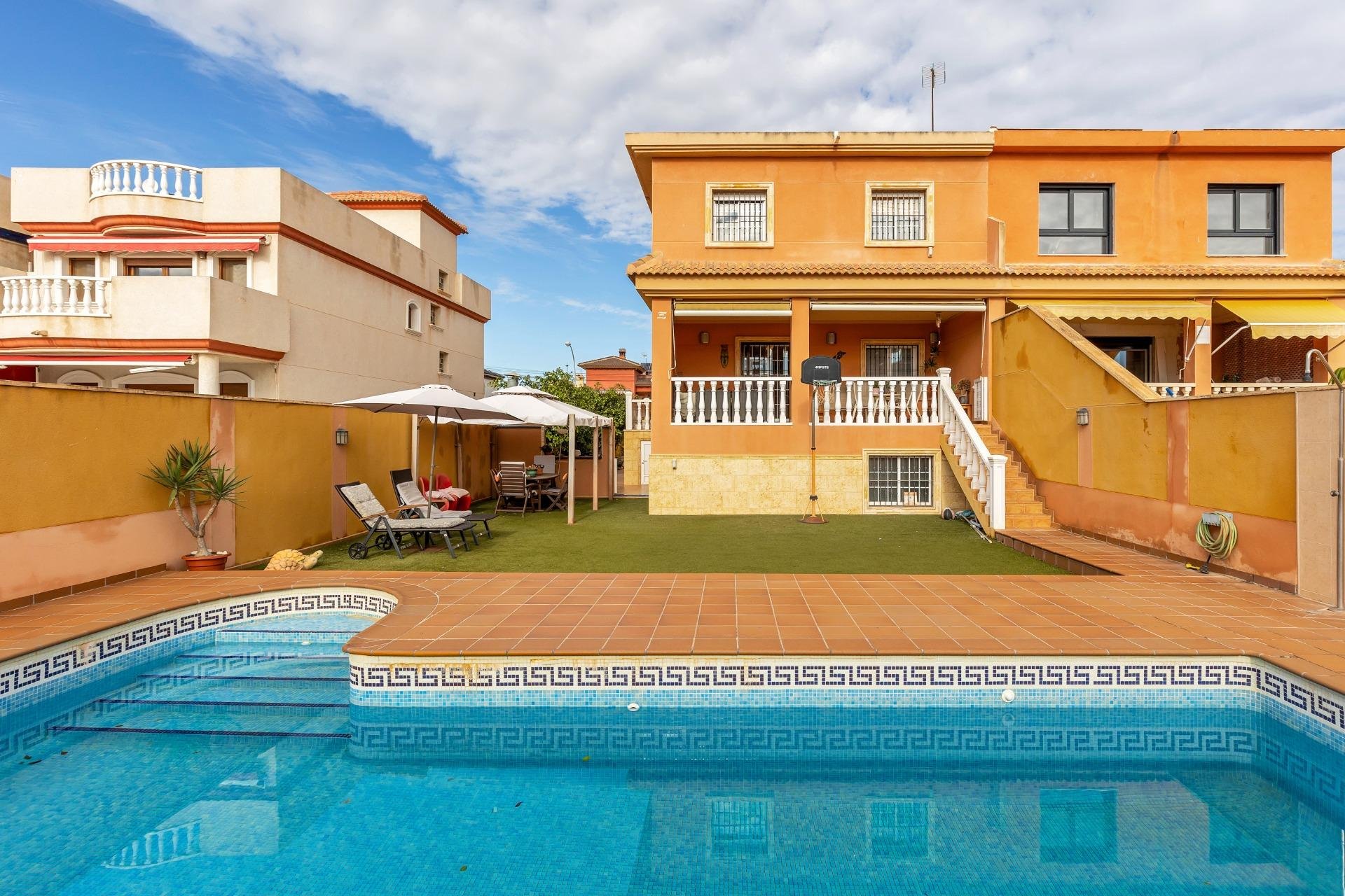 Resale - Townhouse -
Torrevieja - Aguas Nuevas