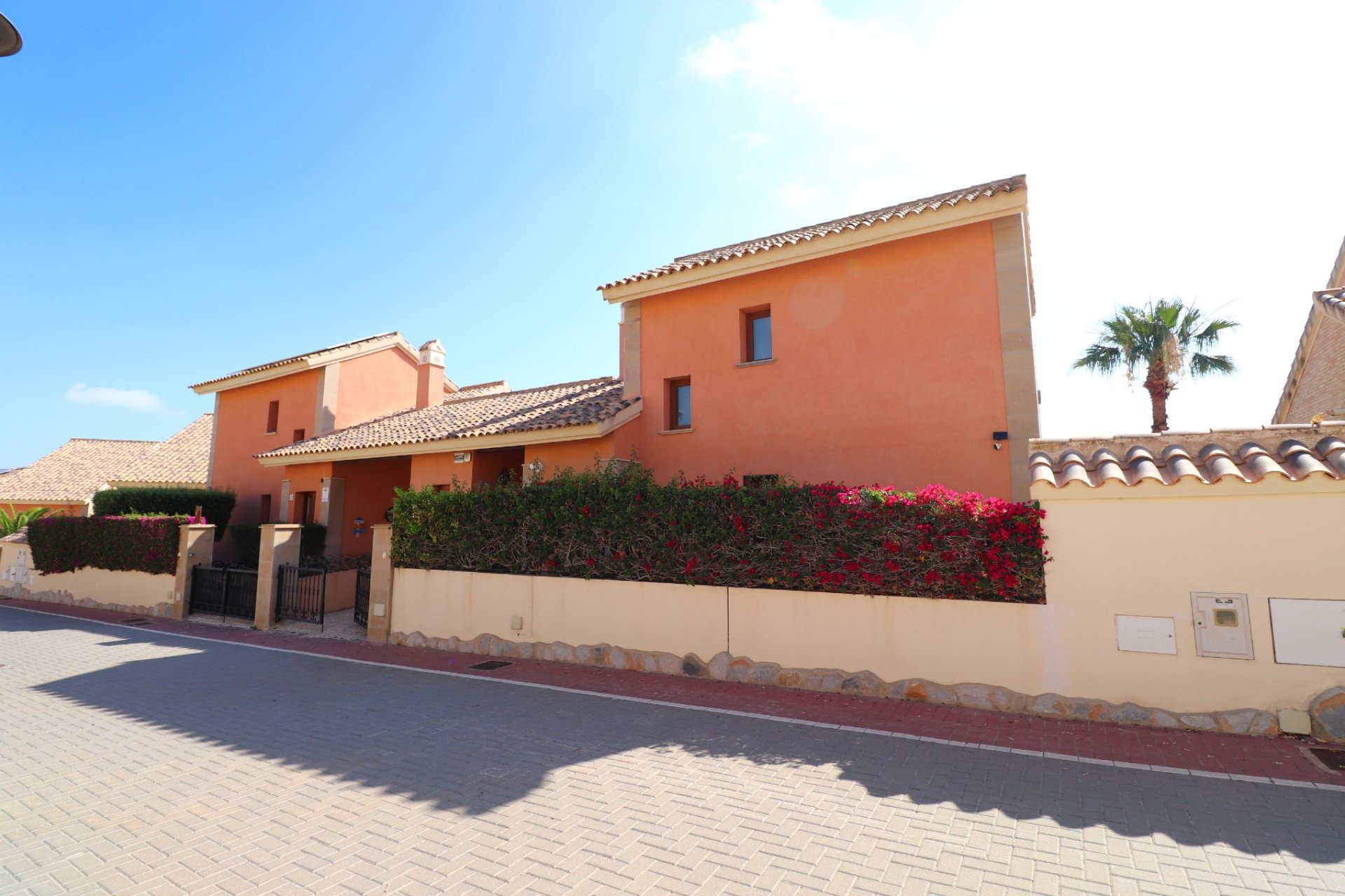 Resale - Villa -
Algorfa - La Finca Golf Resort