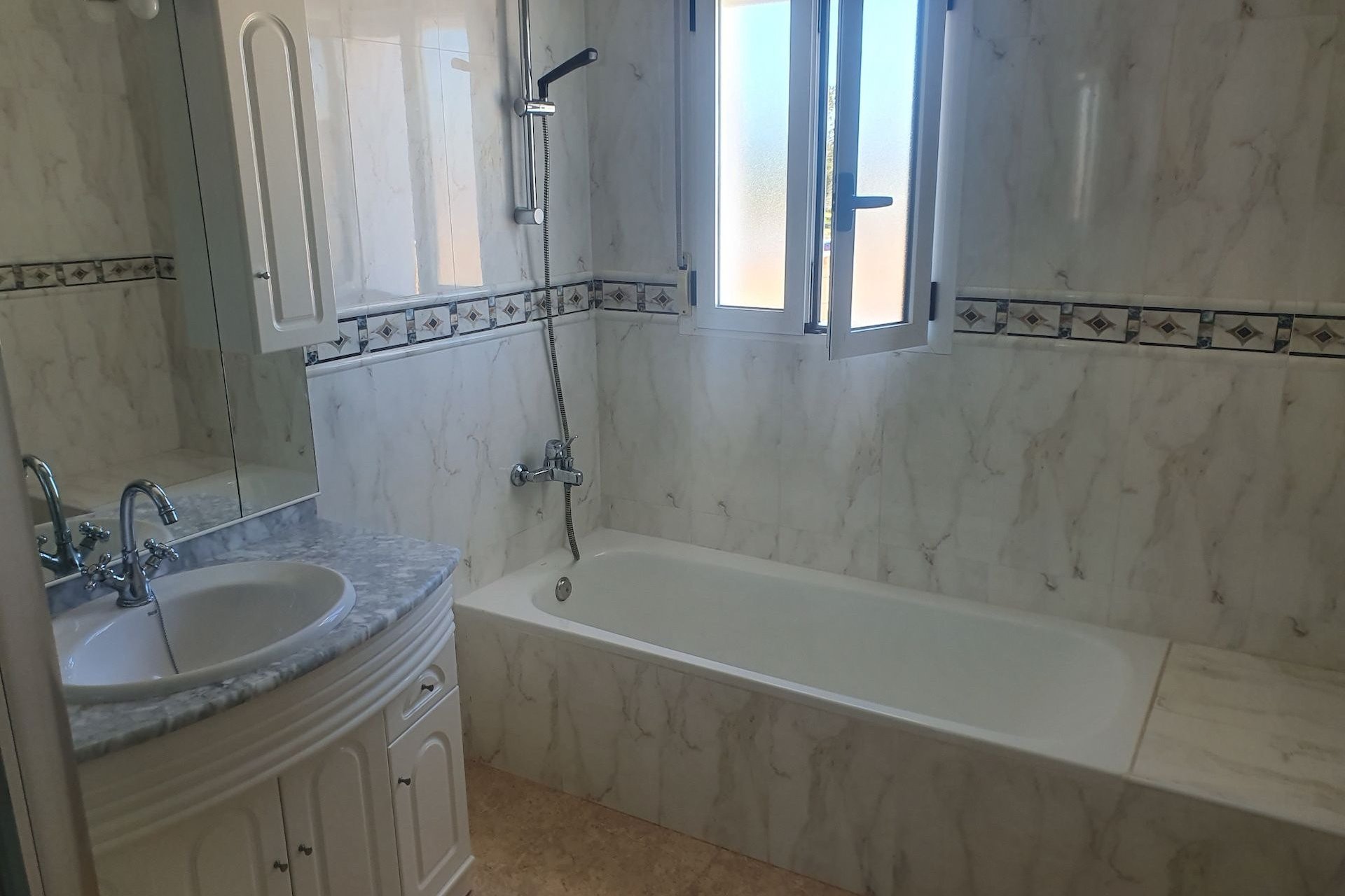 Resale - Villa -
Algorfa - Lomas de La Juliana