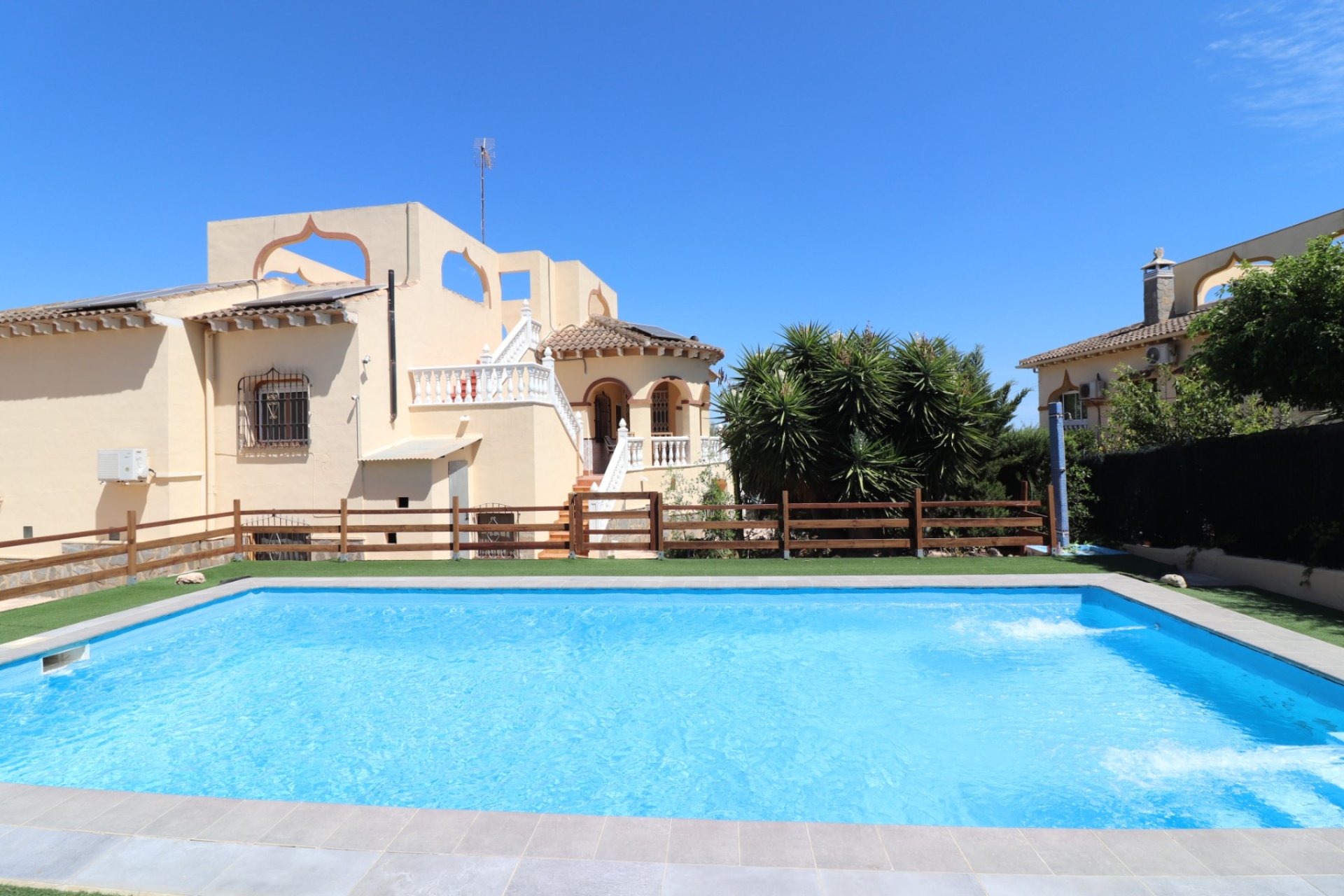 Resale - Villa -
Algorfa - Lomas de La Juliana