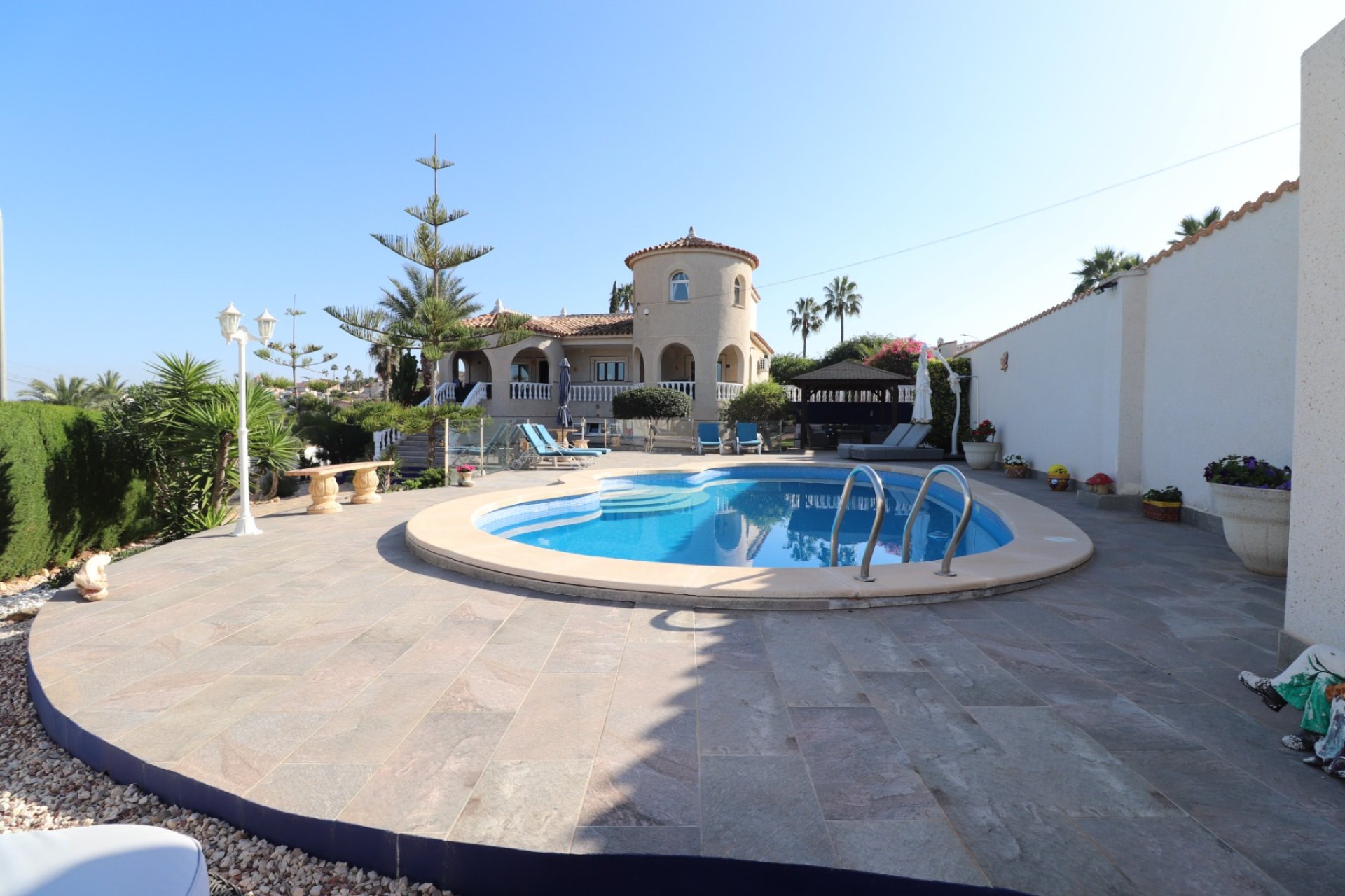 Resale - Villa -
Algorfa - Lomas de La Juliana