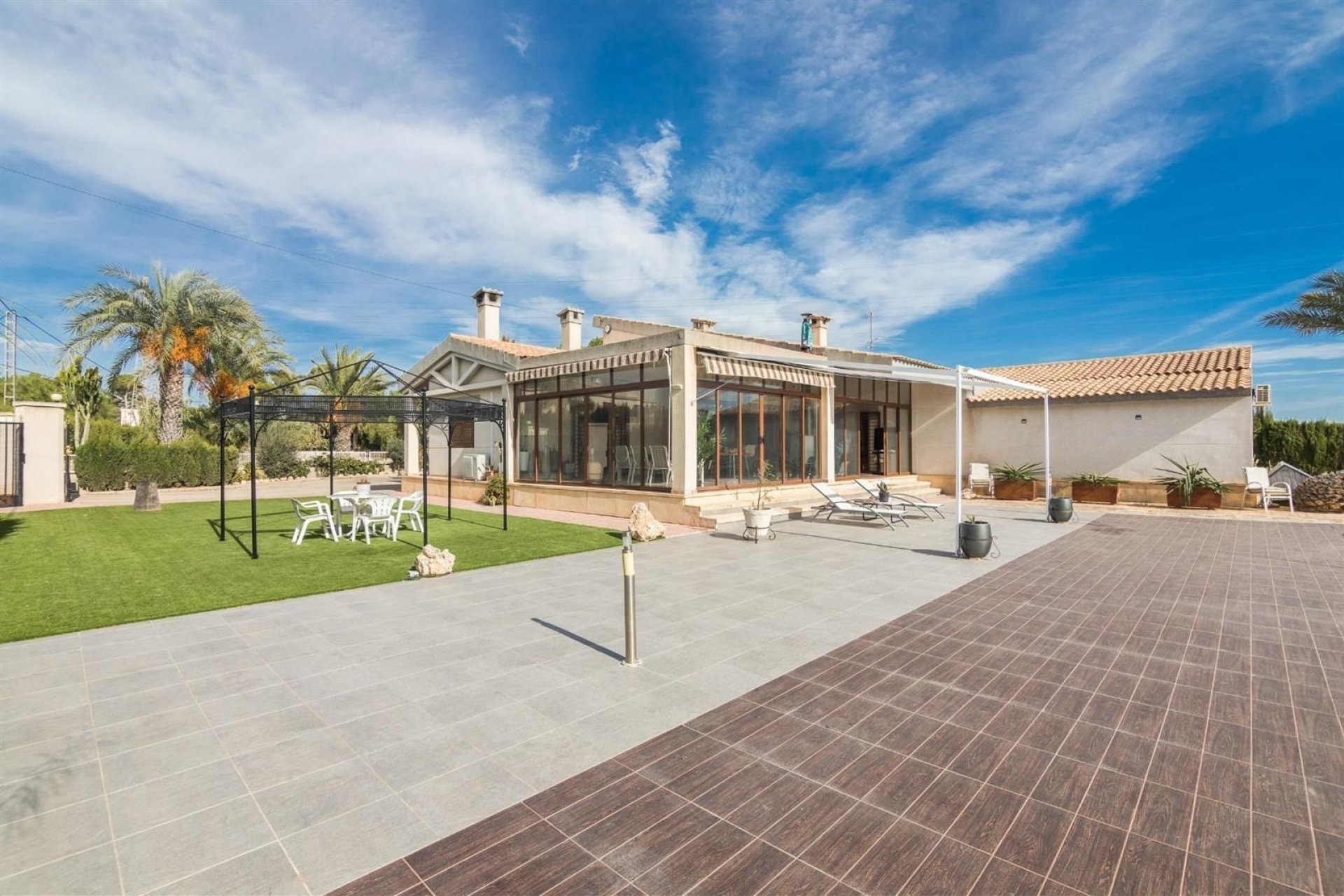 Resale - Villa -
Alicante - Corte Ingles