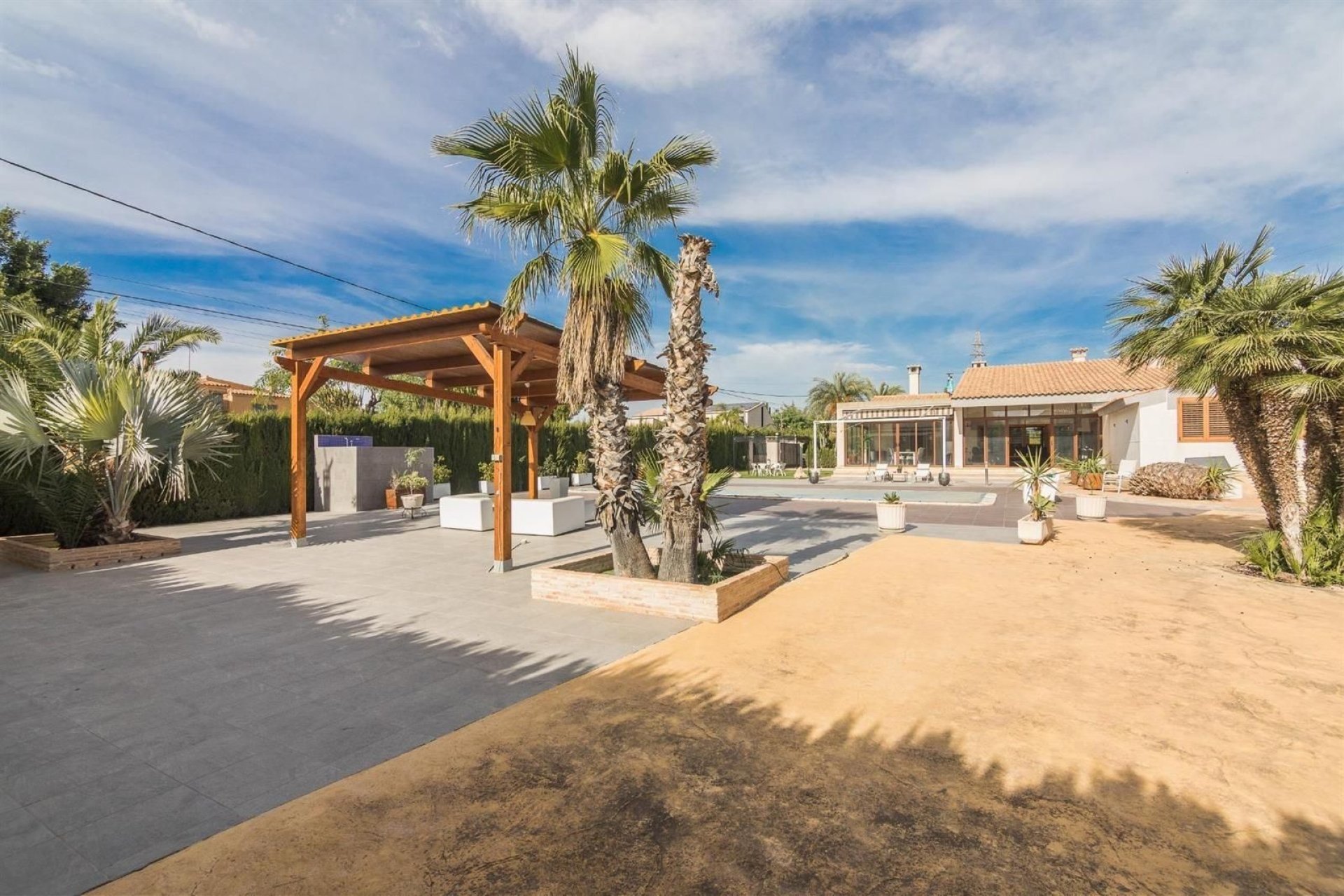 Resale - Villa -
Alicante - Corte Ingles