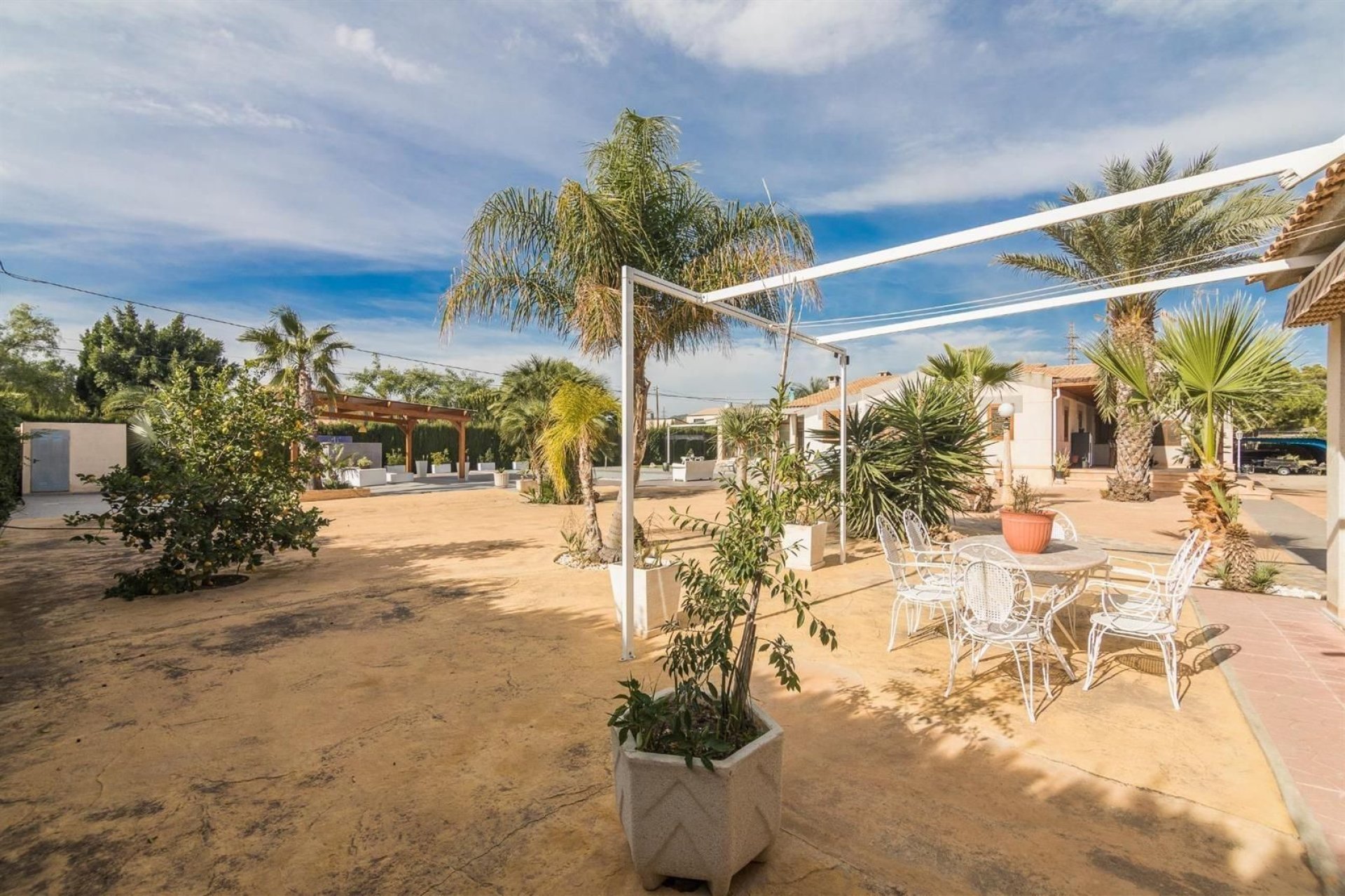 Resale - Villa -
Alicante - Corte Ingles