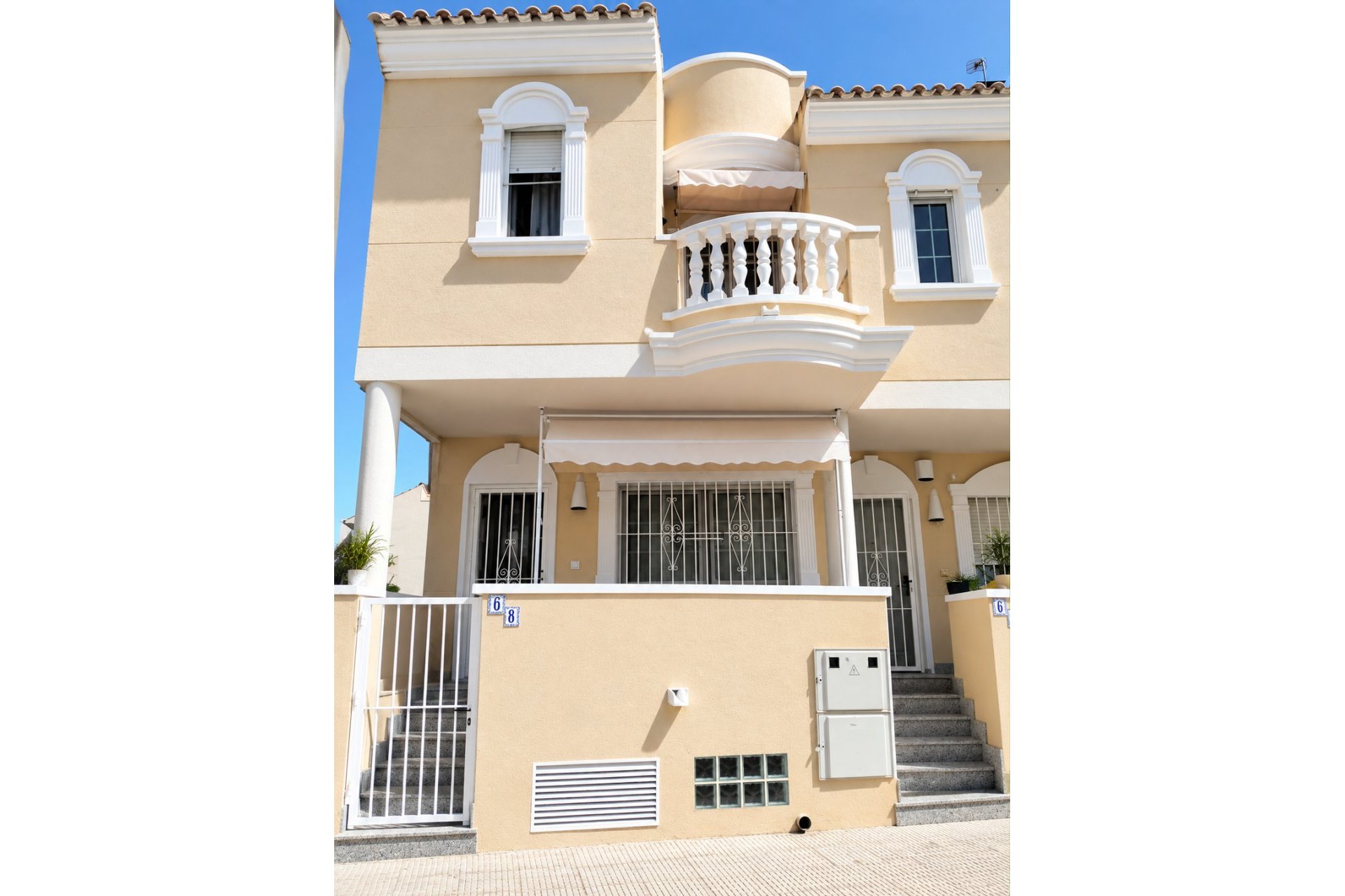 Resale - Villa -
Almoradí - Heredades