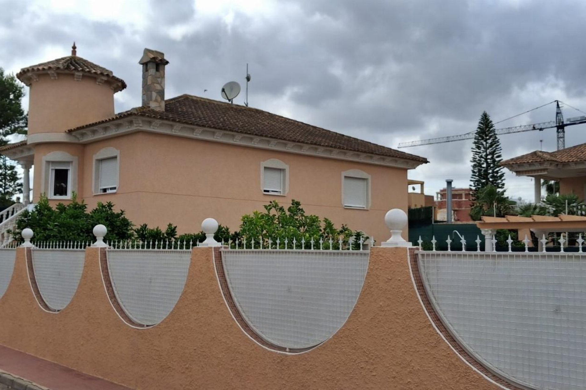 Resale - Villa -
Benferri - Benfis Park