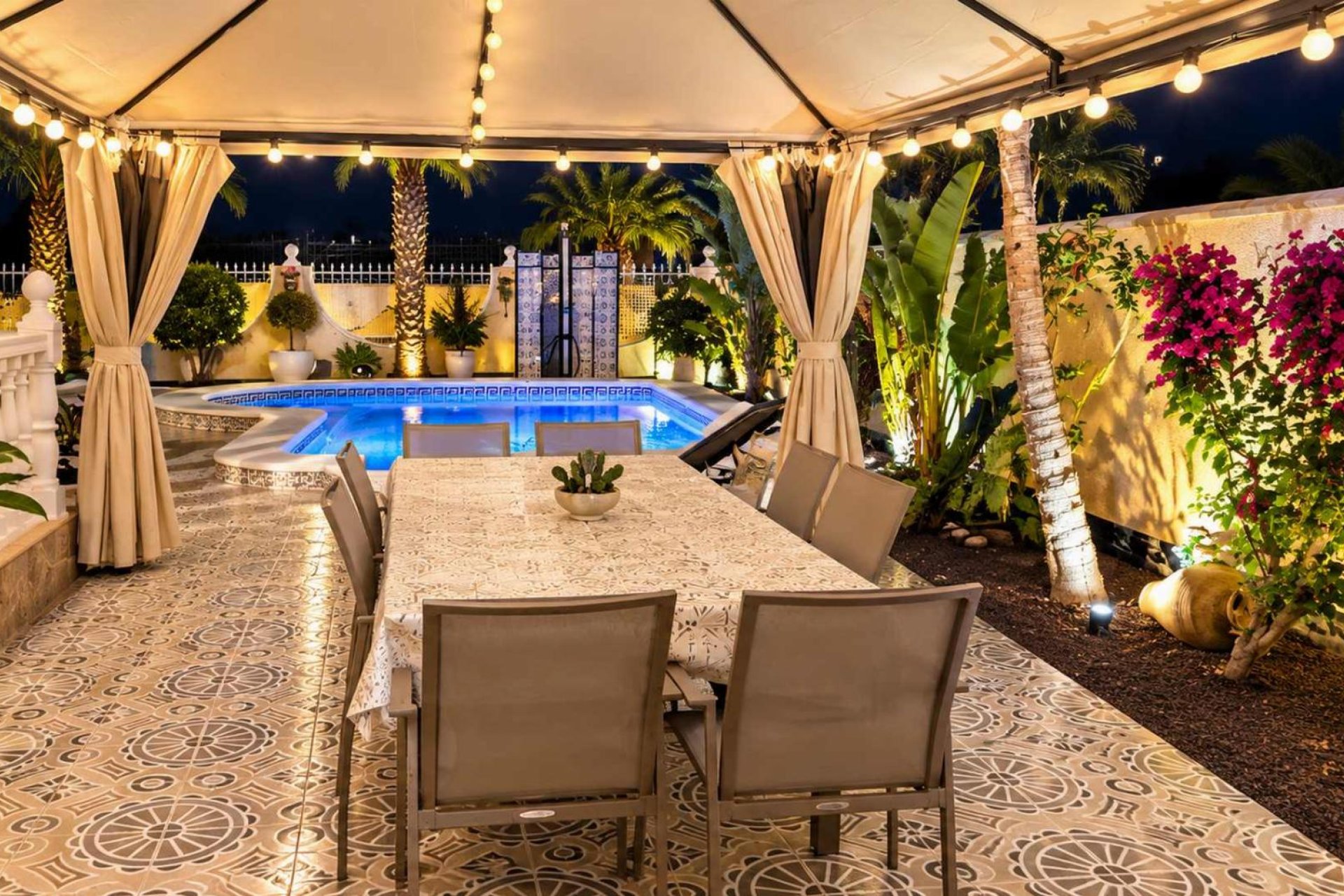 Resale - Villa -
Benferri - Benfis Park