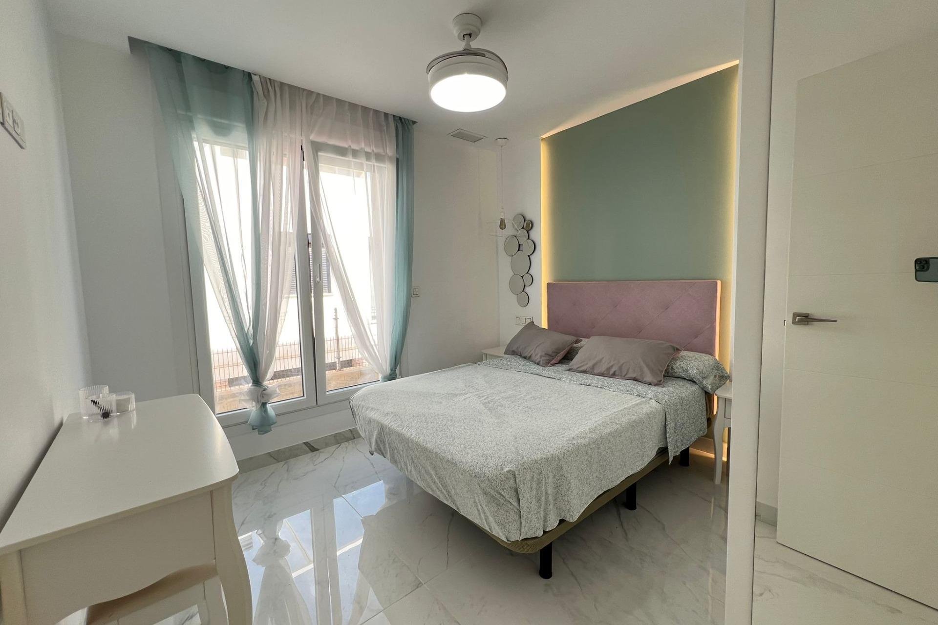 Resale - Villa de Lujo -
Torrevieja - La Mata