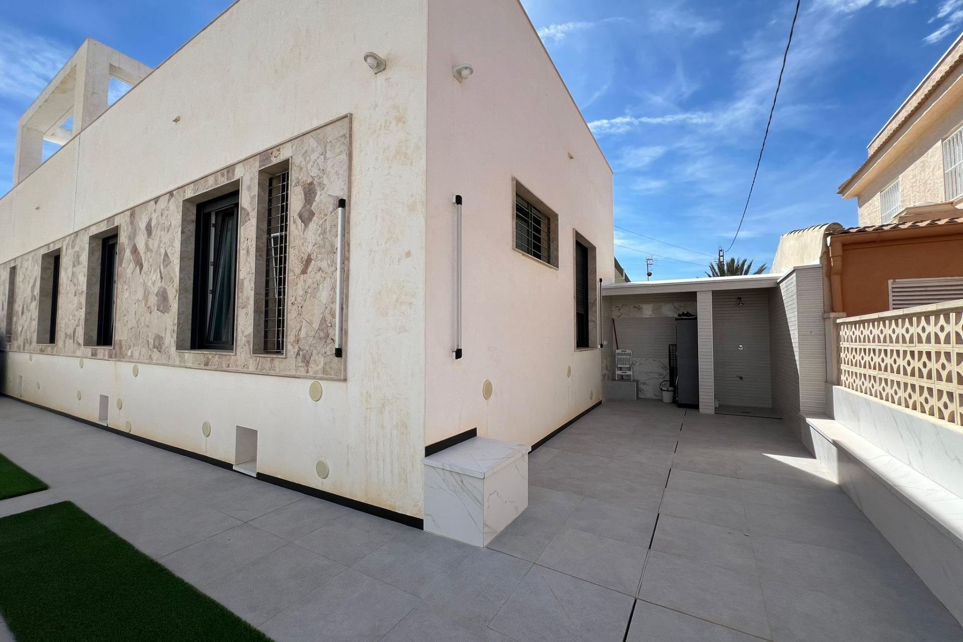 Resale - Villa de Lujo -
Torrevieja - La Mata