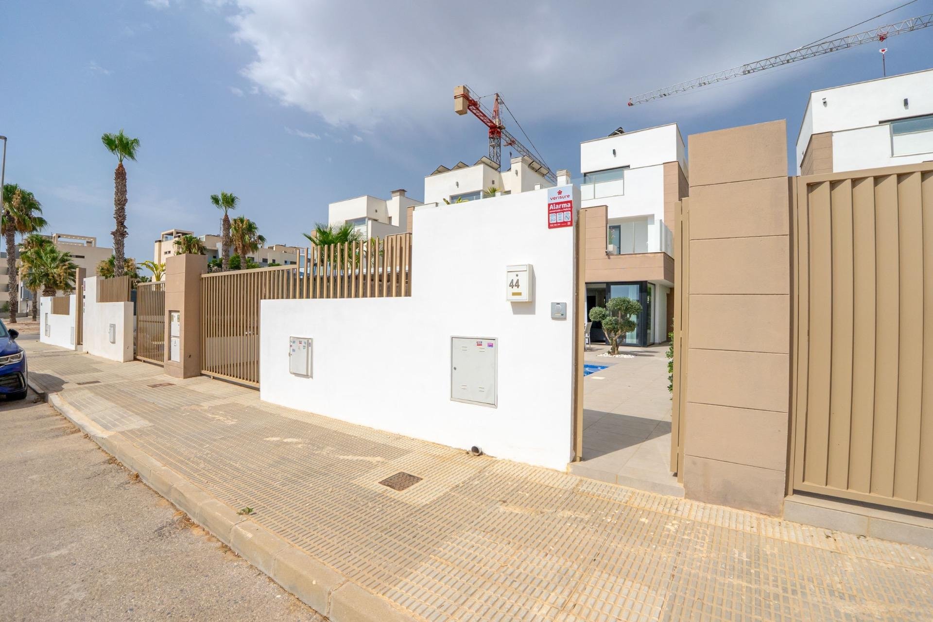 Resale - Villa -
Guardamar del Segura - El Raso