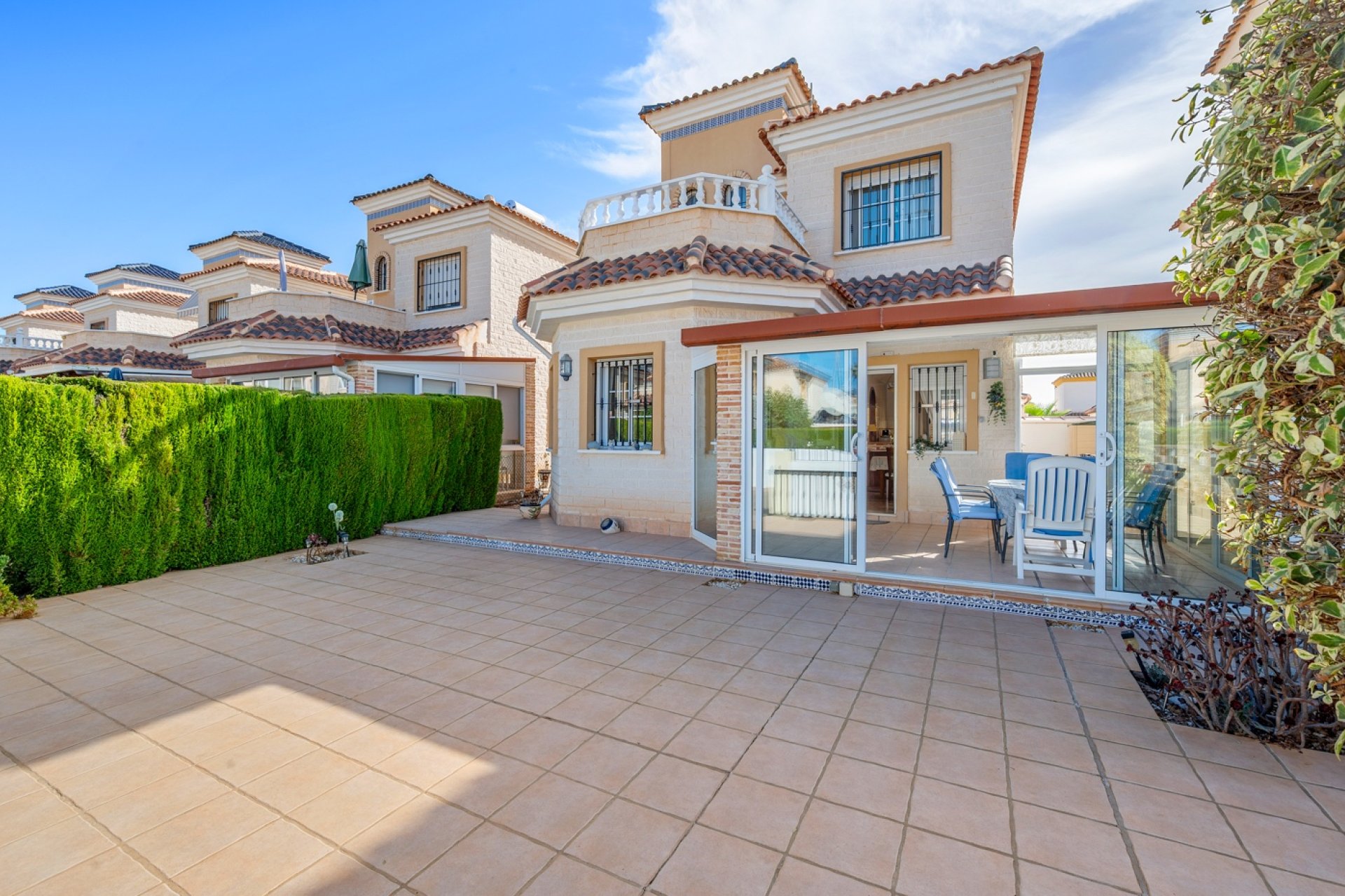 Resale - Villa -
Guardamar del Segura - El Raso