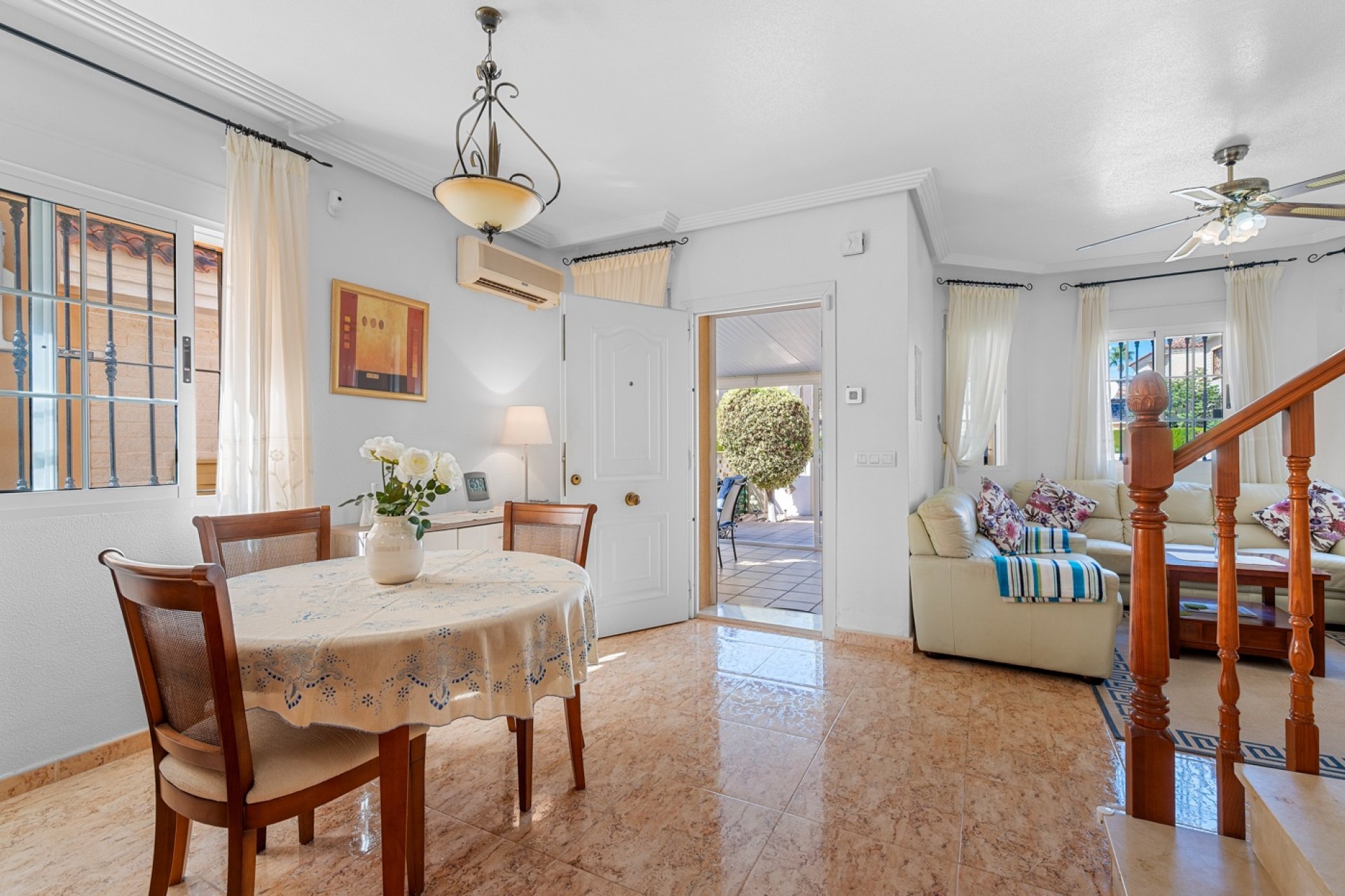Resale - Villa -
Guardamar del Segura - El Raso