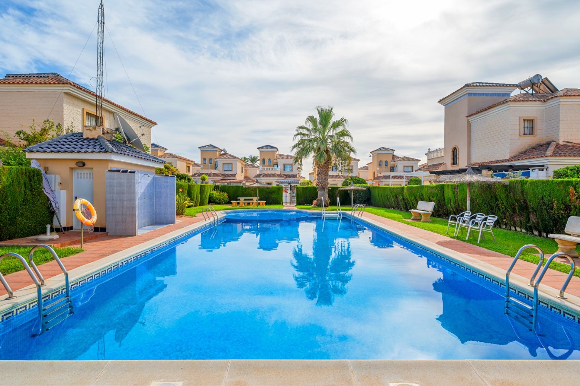 Resale - Villa -
Guardamar del Segura - El Raso