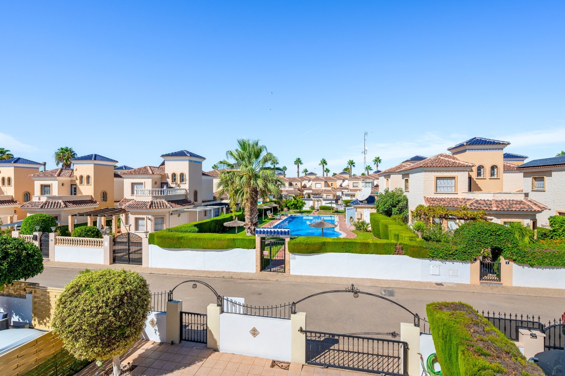 Resale - Villa -
Guardamar del Segura - El Raso