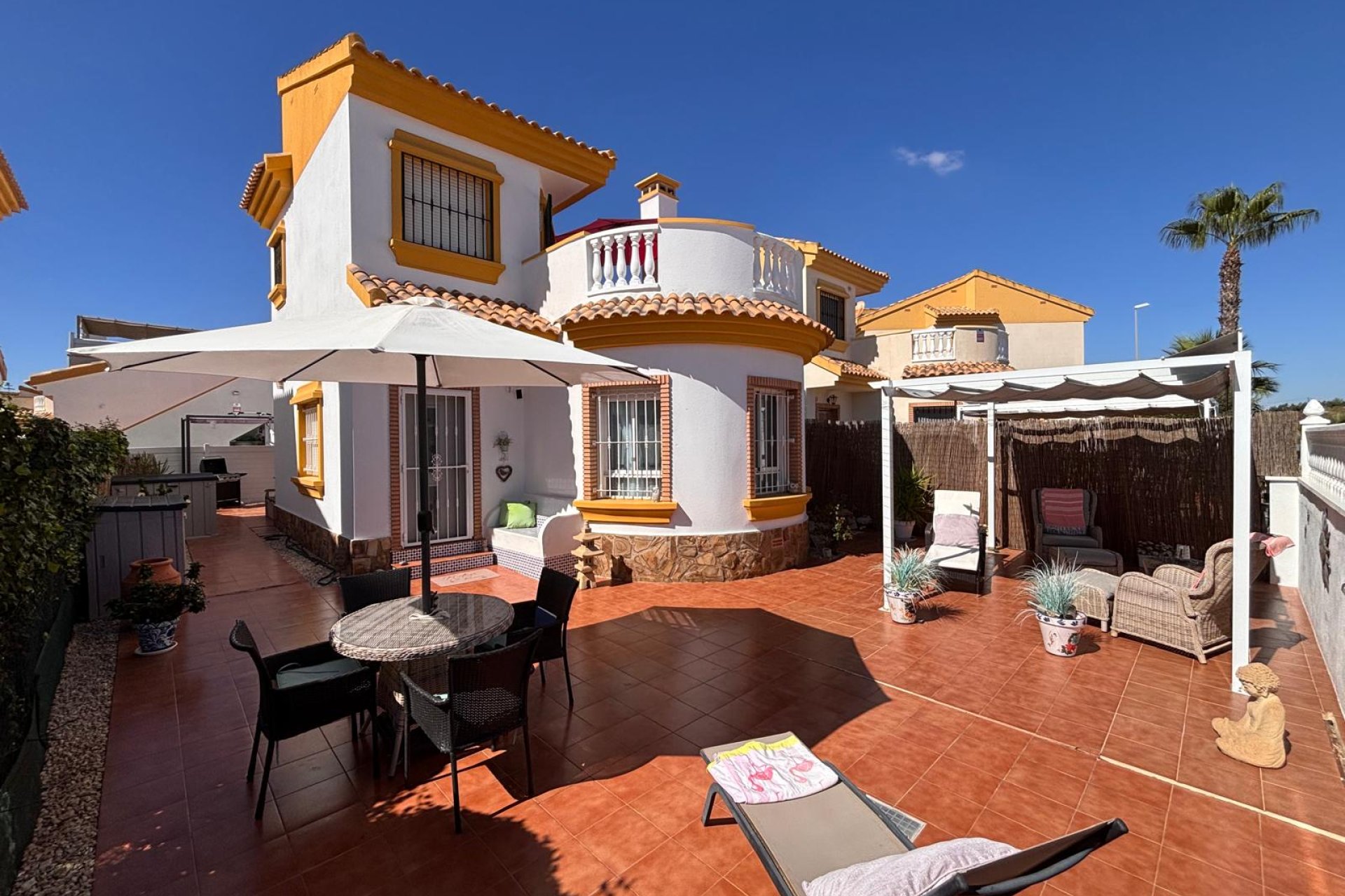 Resale - Villa -
Guardamar del Segura - El Raso