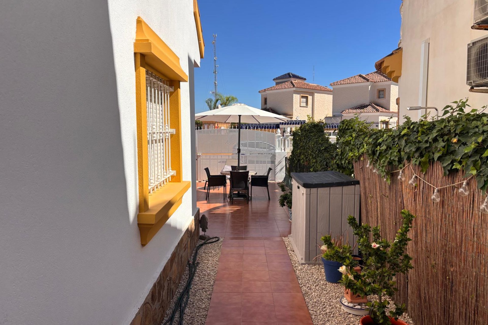 Resale - Villa -
Guardamar del Segura - El Raso