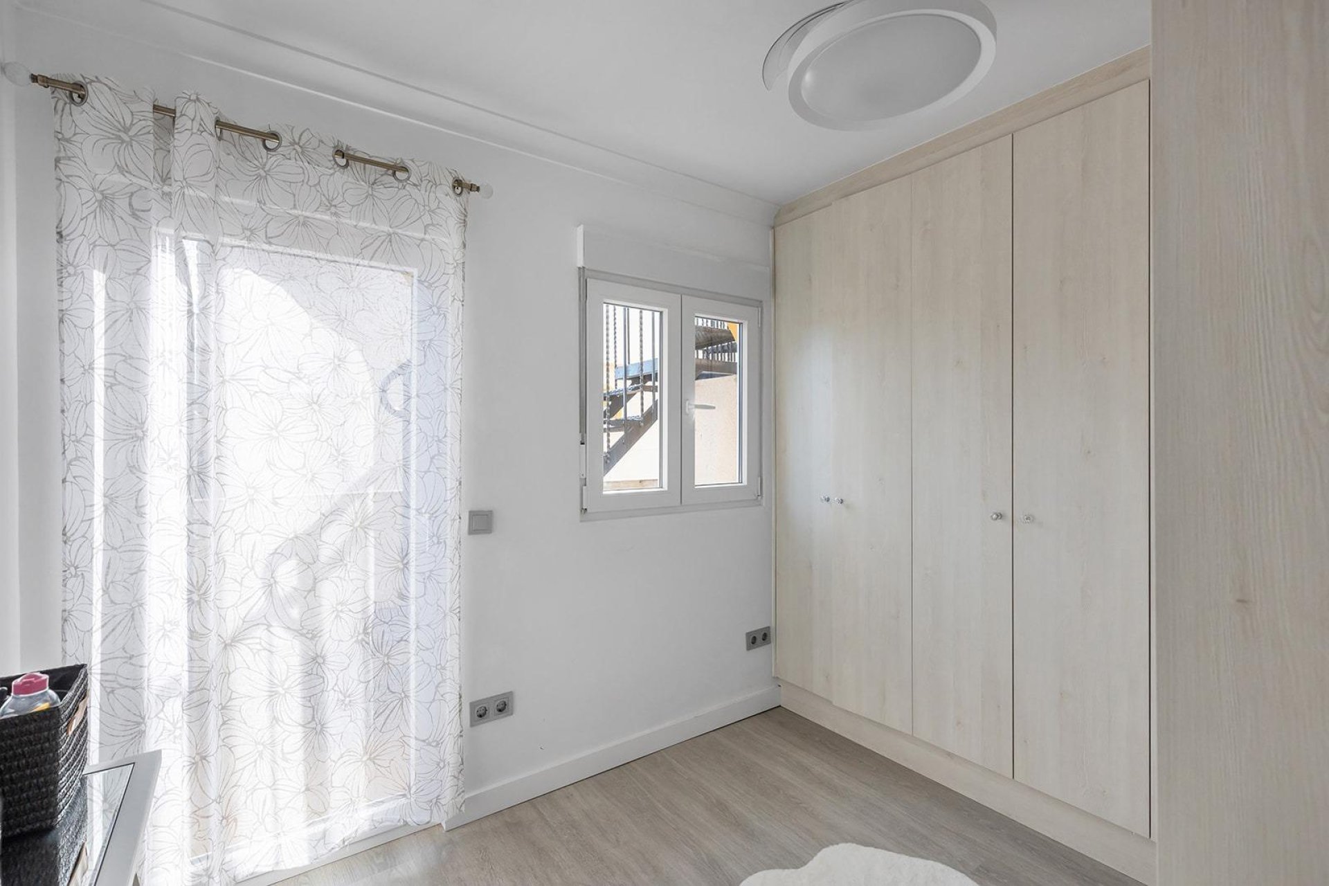 Resale - Villa -
Guardamar del Segura - Urbanizaciones