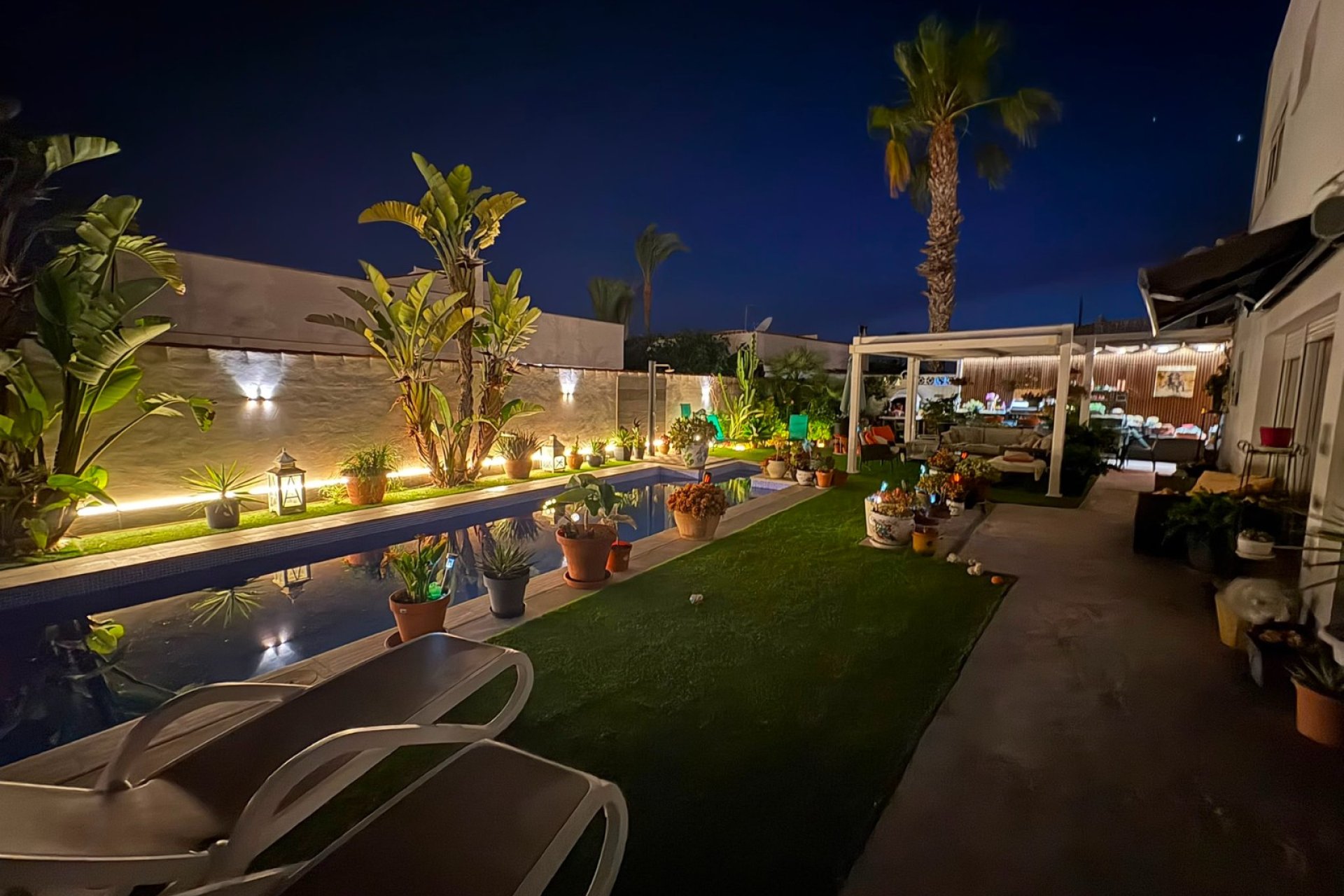 Resale - Villa / House -
Torrevieja - La Siesta