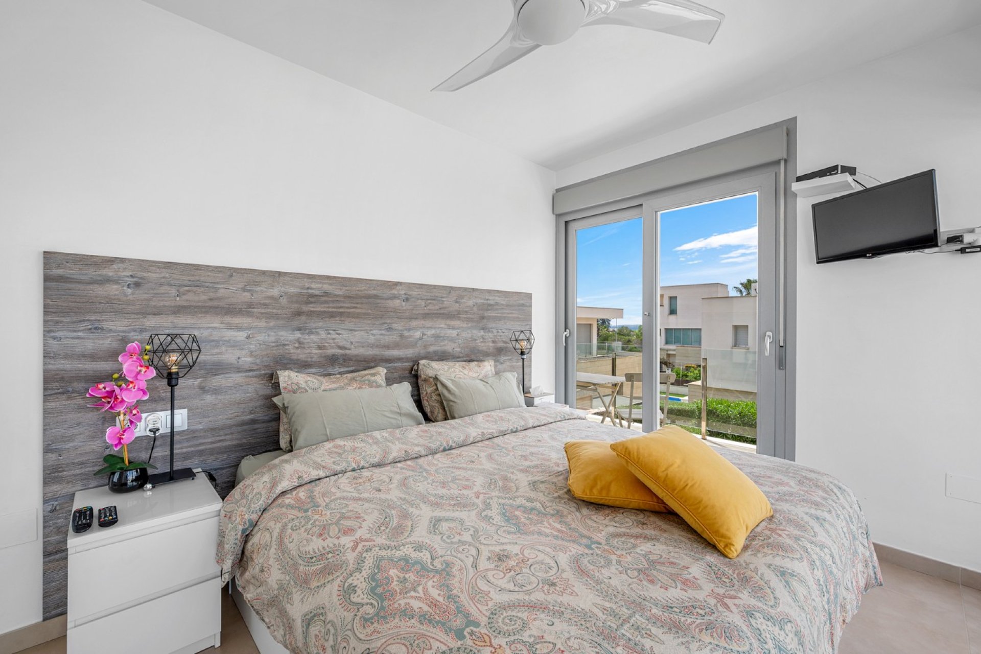 Resale - Villa -
Jacarilla - Vistabella