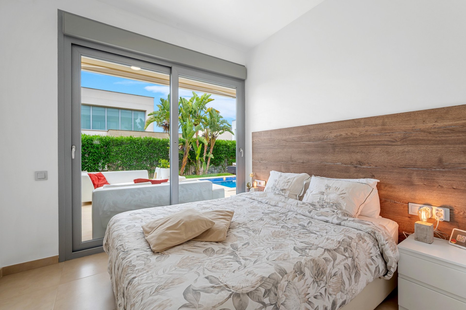 Resale - Villa -
Jacarilla - Vistabella