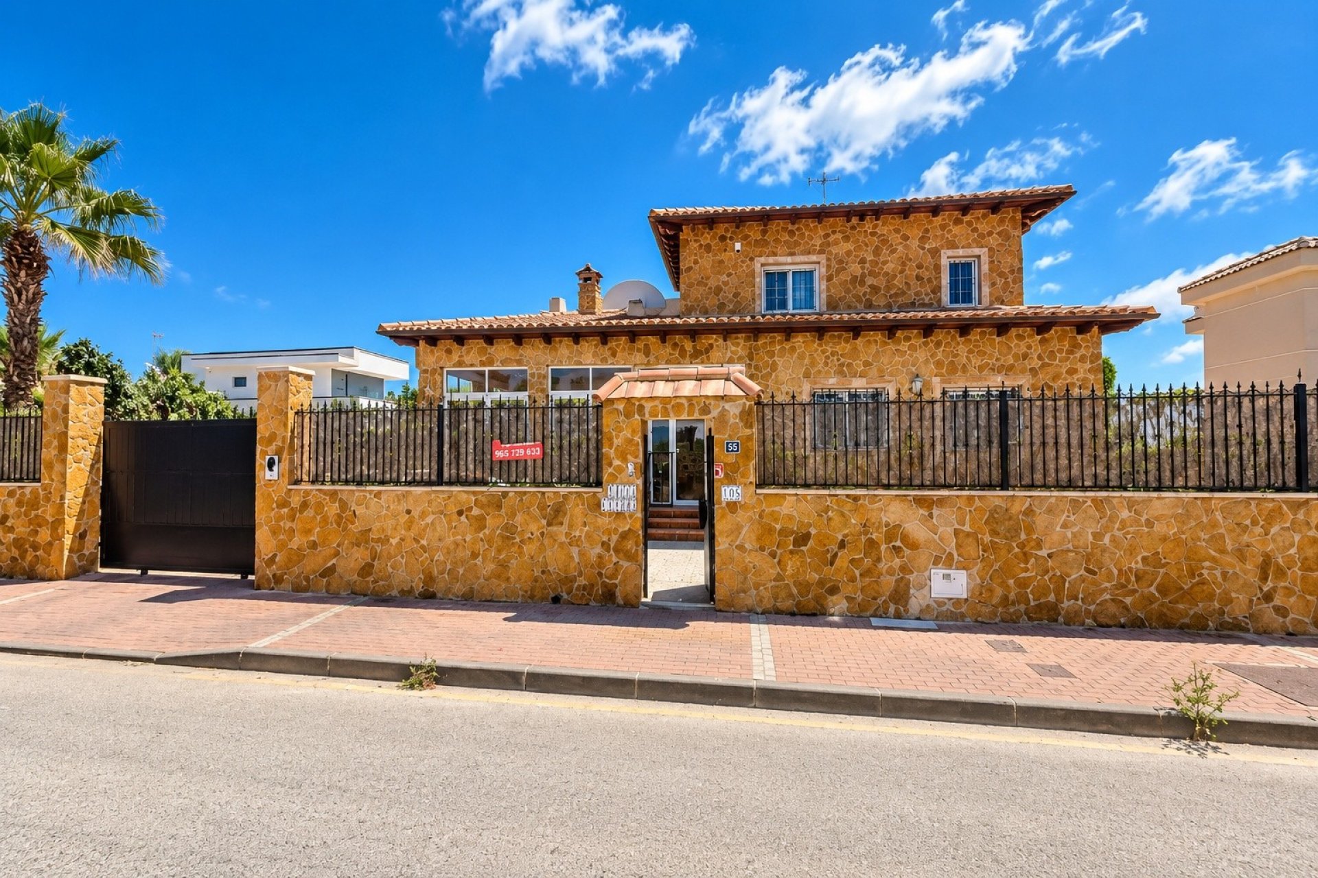 Resale - Villa -
La Marina - La Escuera