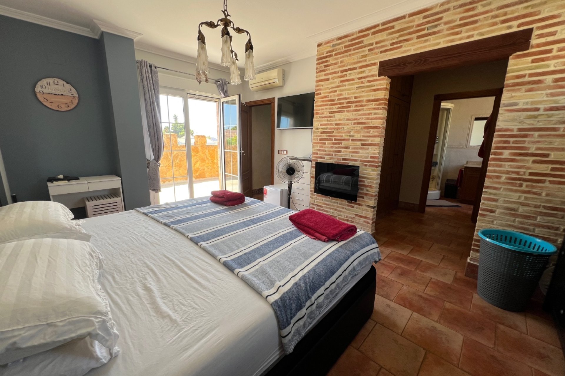 Resale - Villa -
La Marina - La Escuera