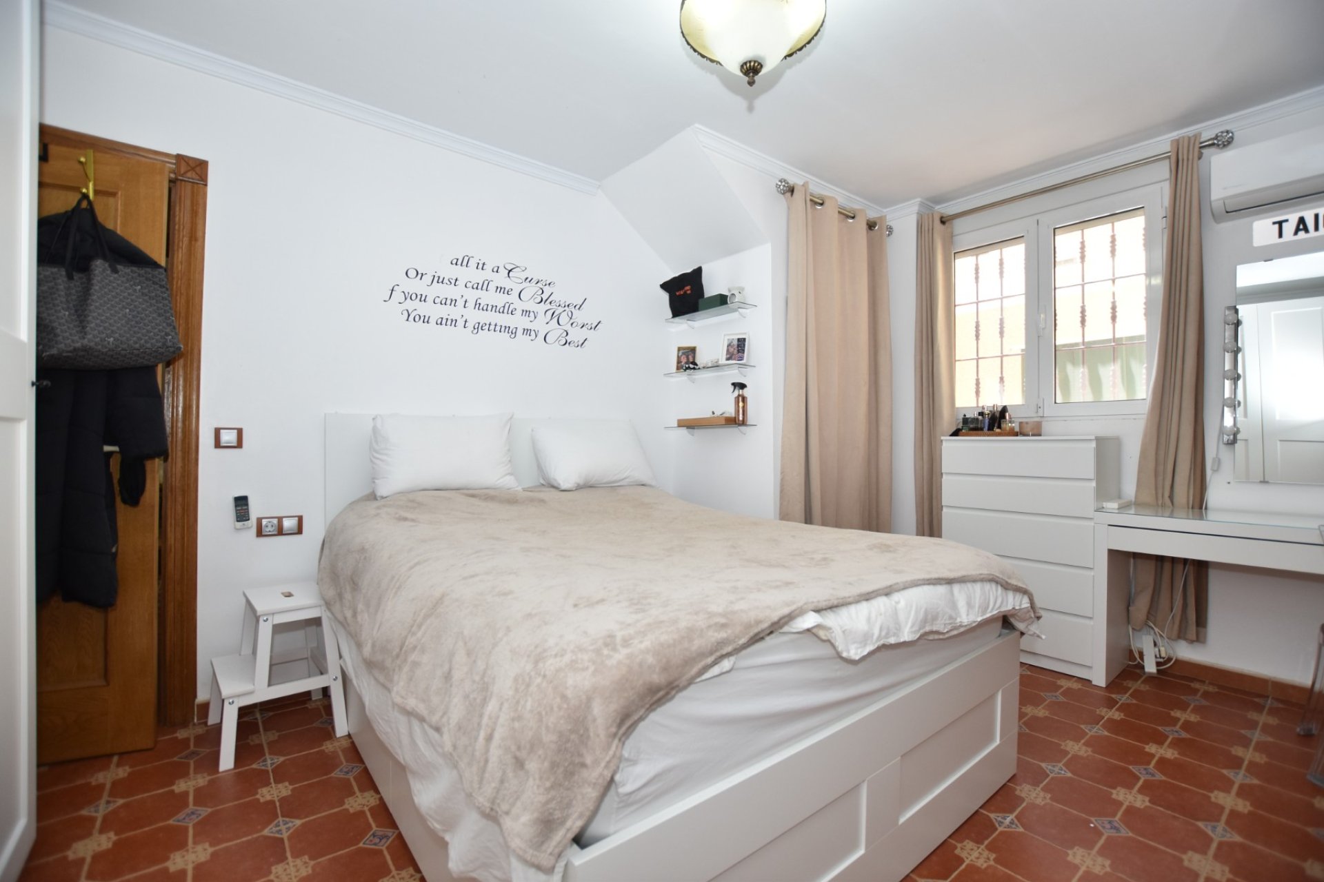 Resale - Villa -
La Marina - La Escuera