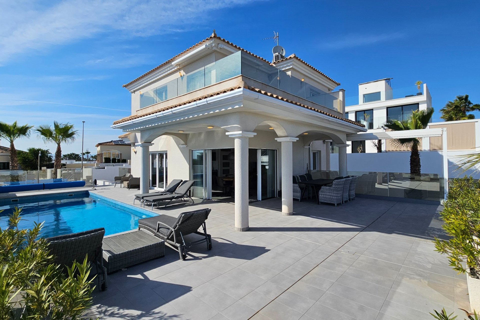 Resale - Villa -
La Marina - La Marina - Urbanization