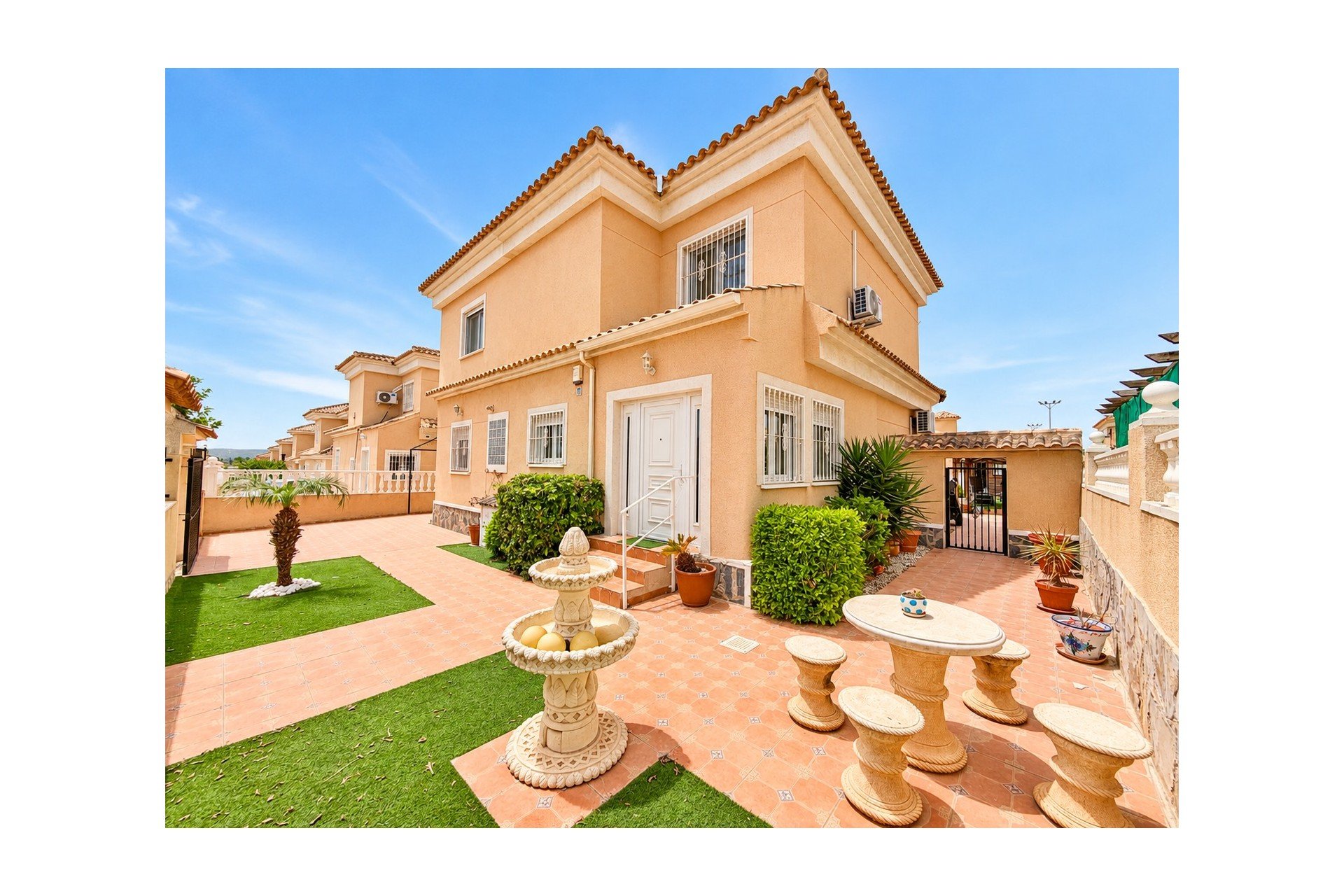 Resale - Villa -
La Marina - La Marina - Urbanization