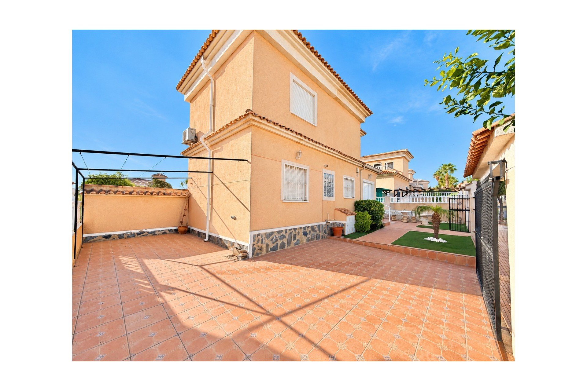 Resale - Villa -
La Marina - La Marina - Urbanization