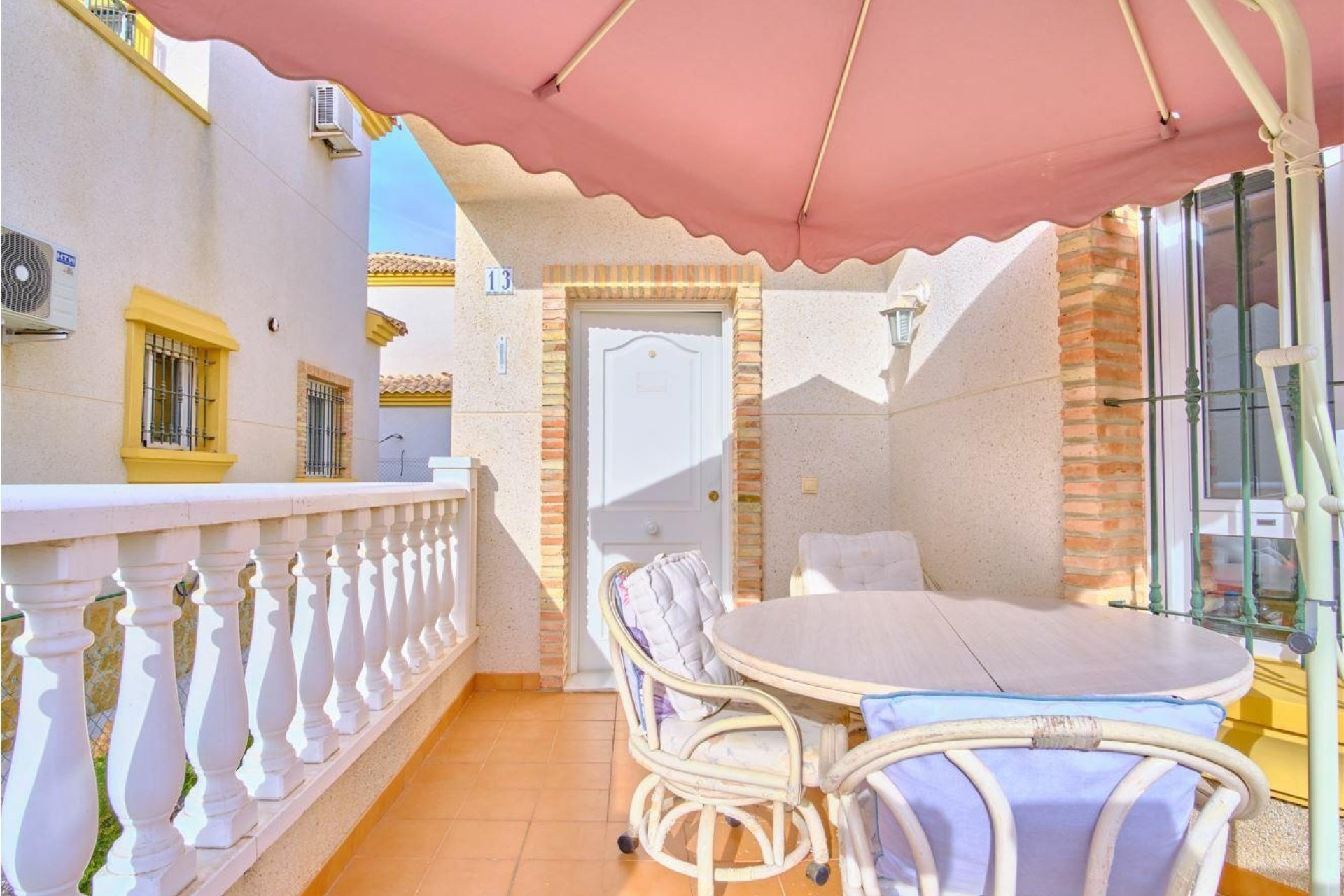 Resale - Villa -
Los Montesinos - La Herrada