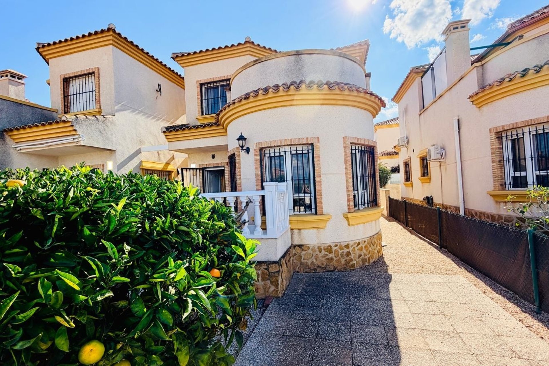 Resale - Villa -
Los Montesinos - La Herrada