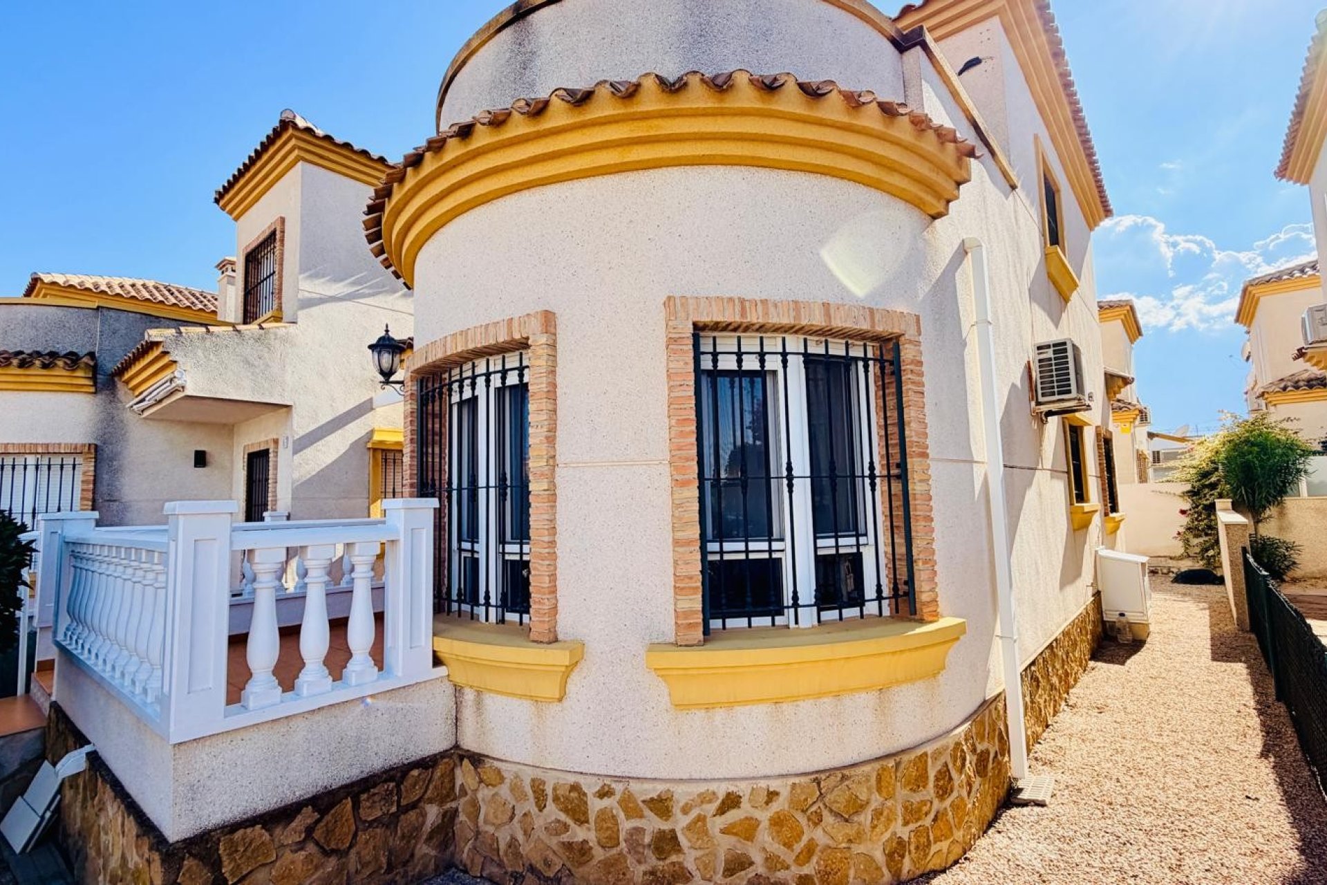 Resale - Villa -
Los Montesinos - La Herrada