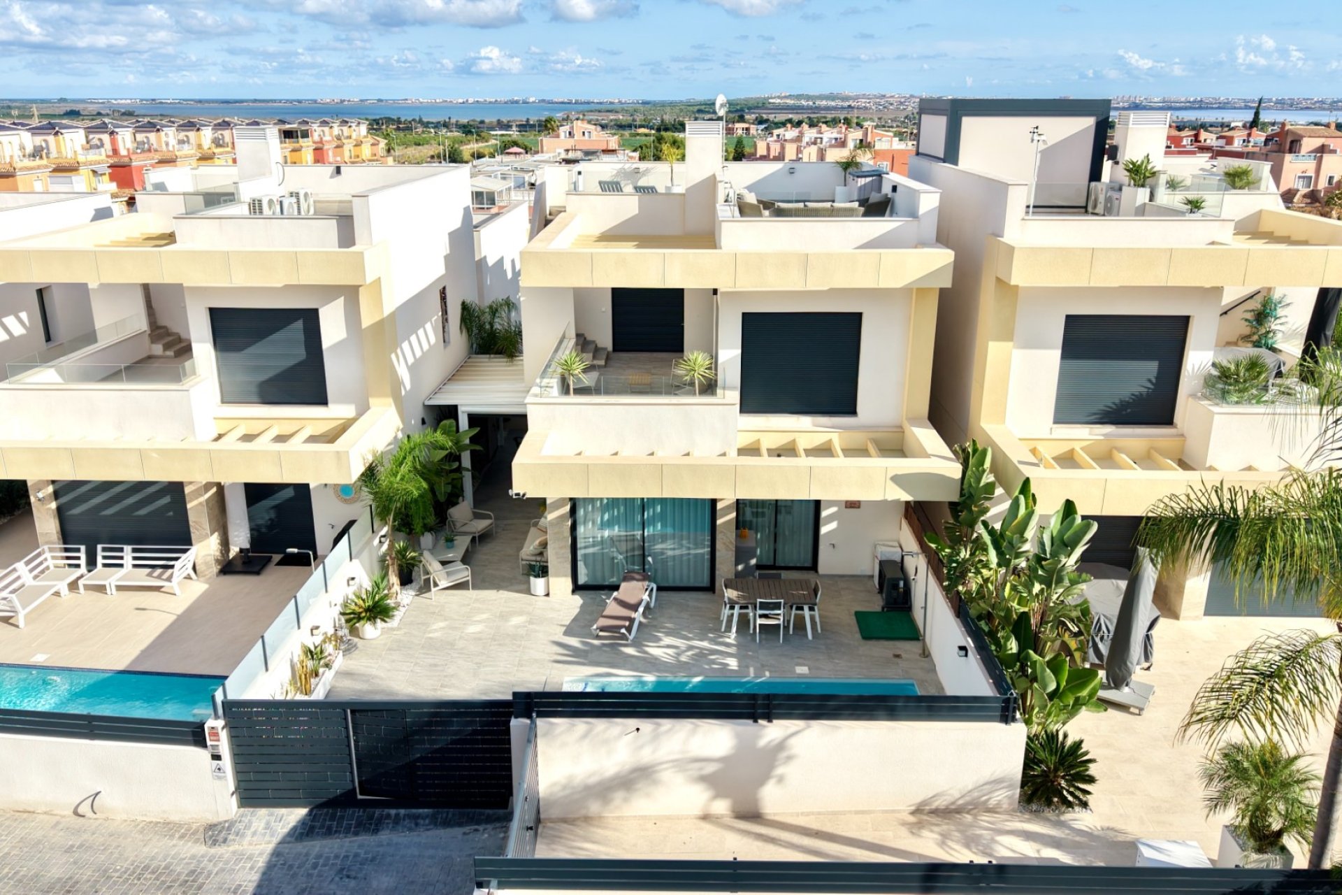 Resale - Villa -
Los Montesinos - La Herrada