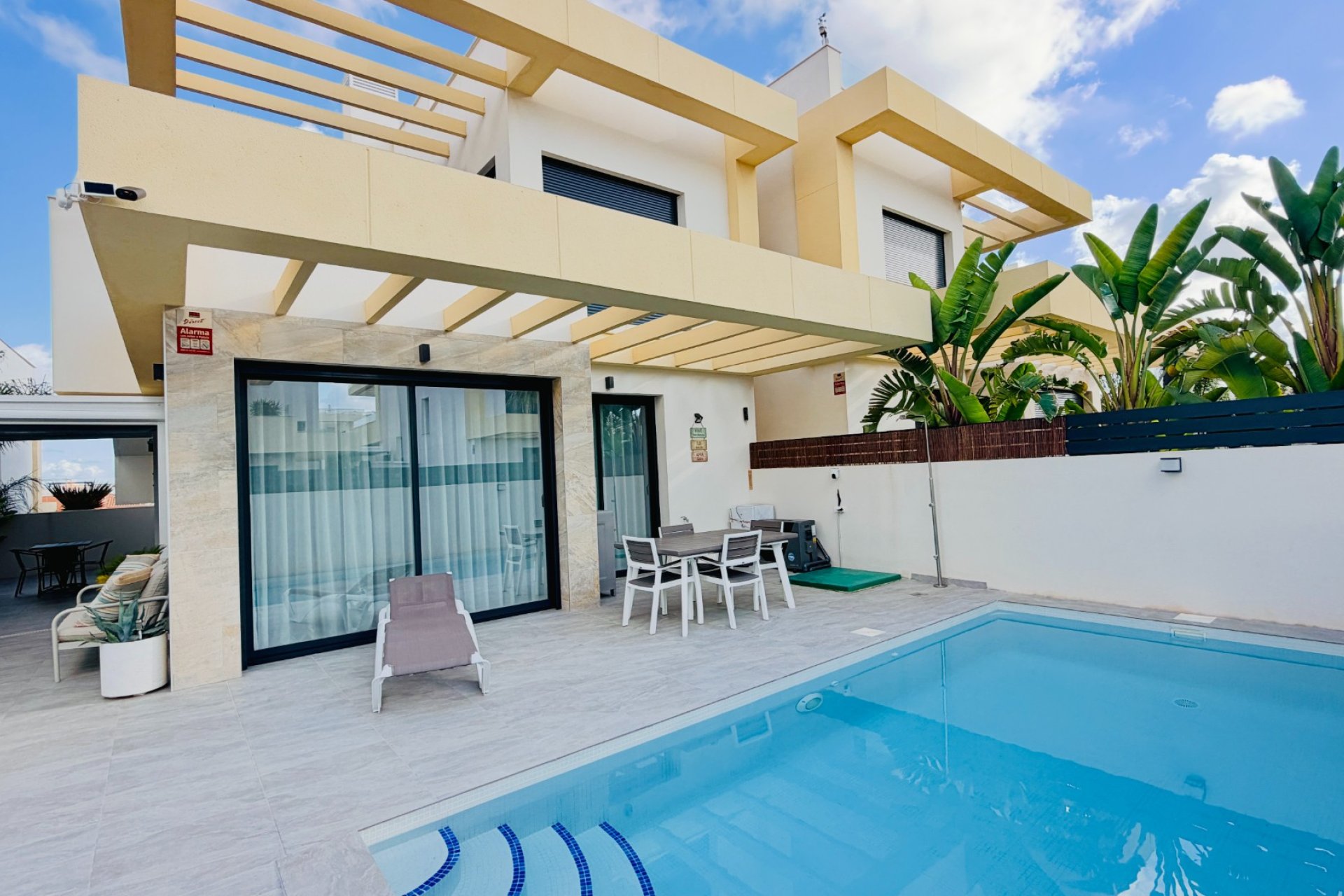 Resale - Villa -
Los Montesinos - La Herrada