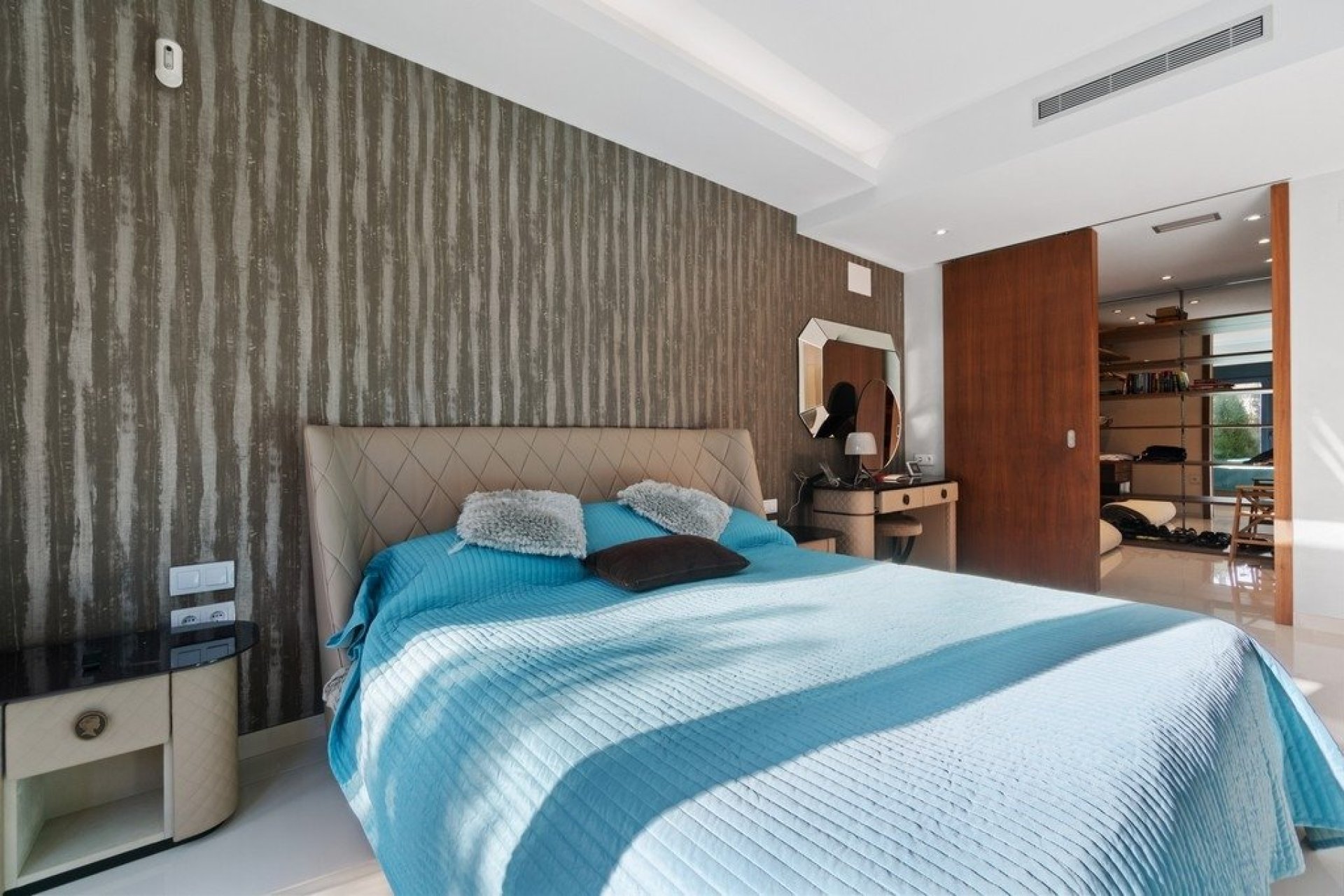 Resale - Villa -
Orihuela Costa - Agua Marina