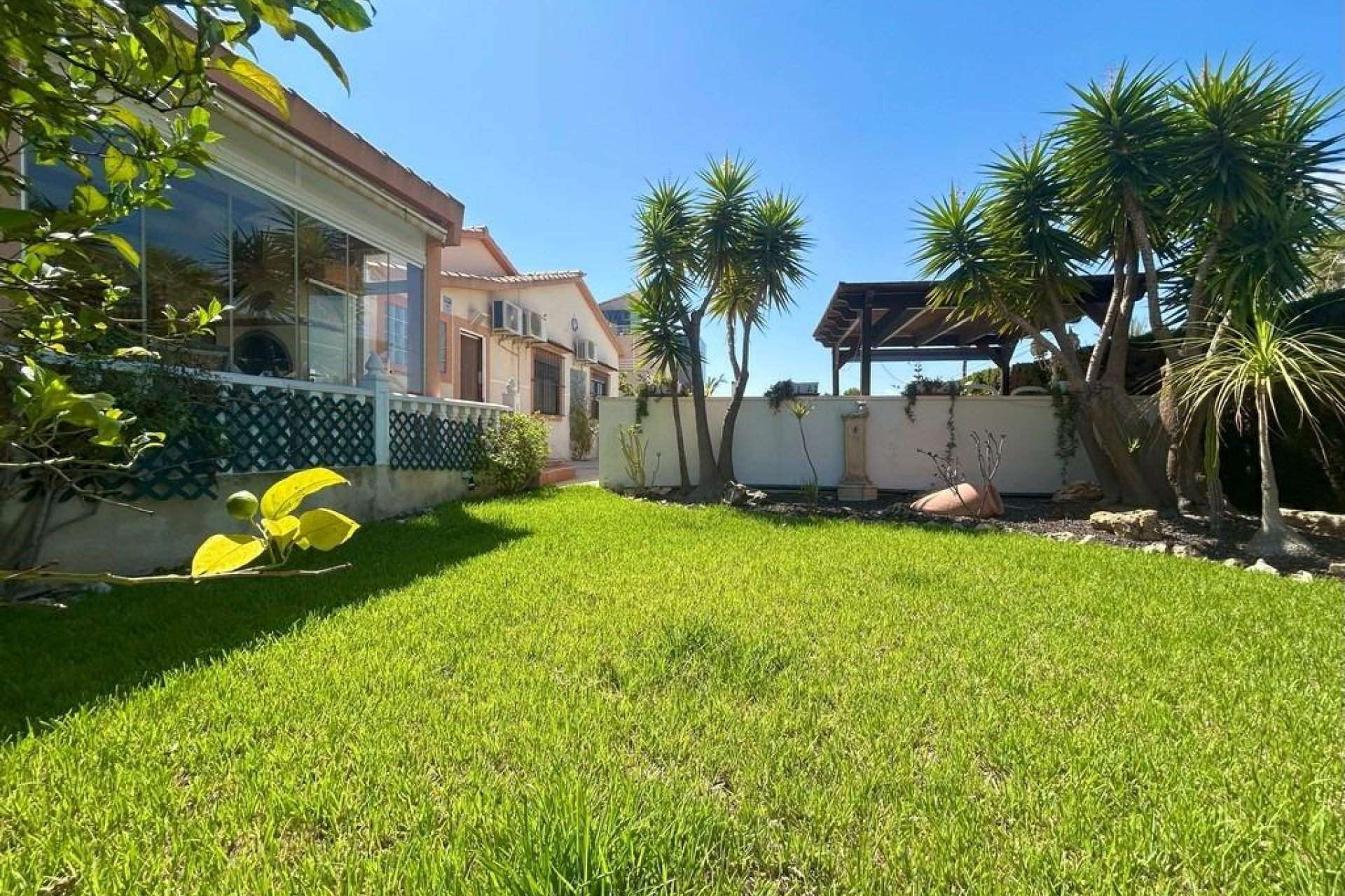 Resale - Villa -
Orihuela Costa - Aguamarina