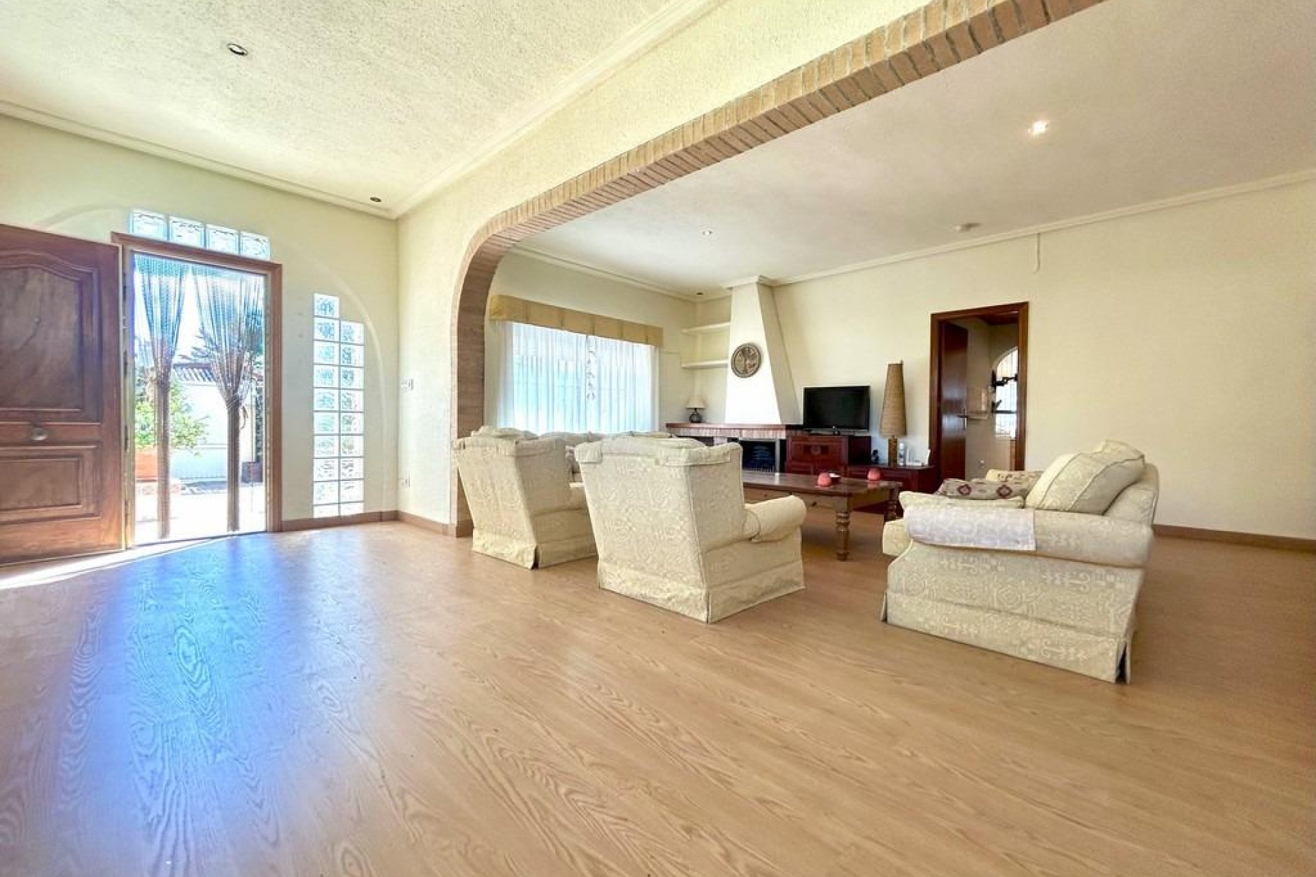 Resale - Villa -
Orihuela Costa - Aguamarina
