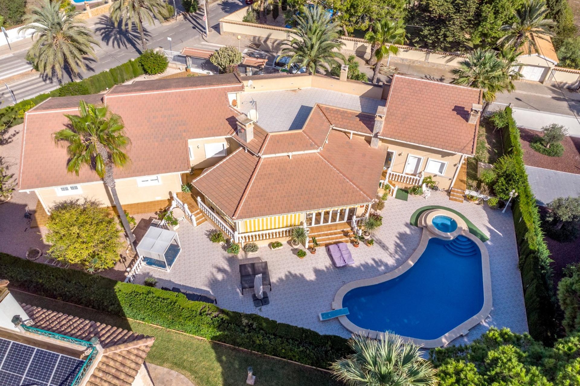 Resale - Villa -
Orihuela Costa - Cabo Roig