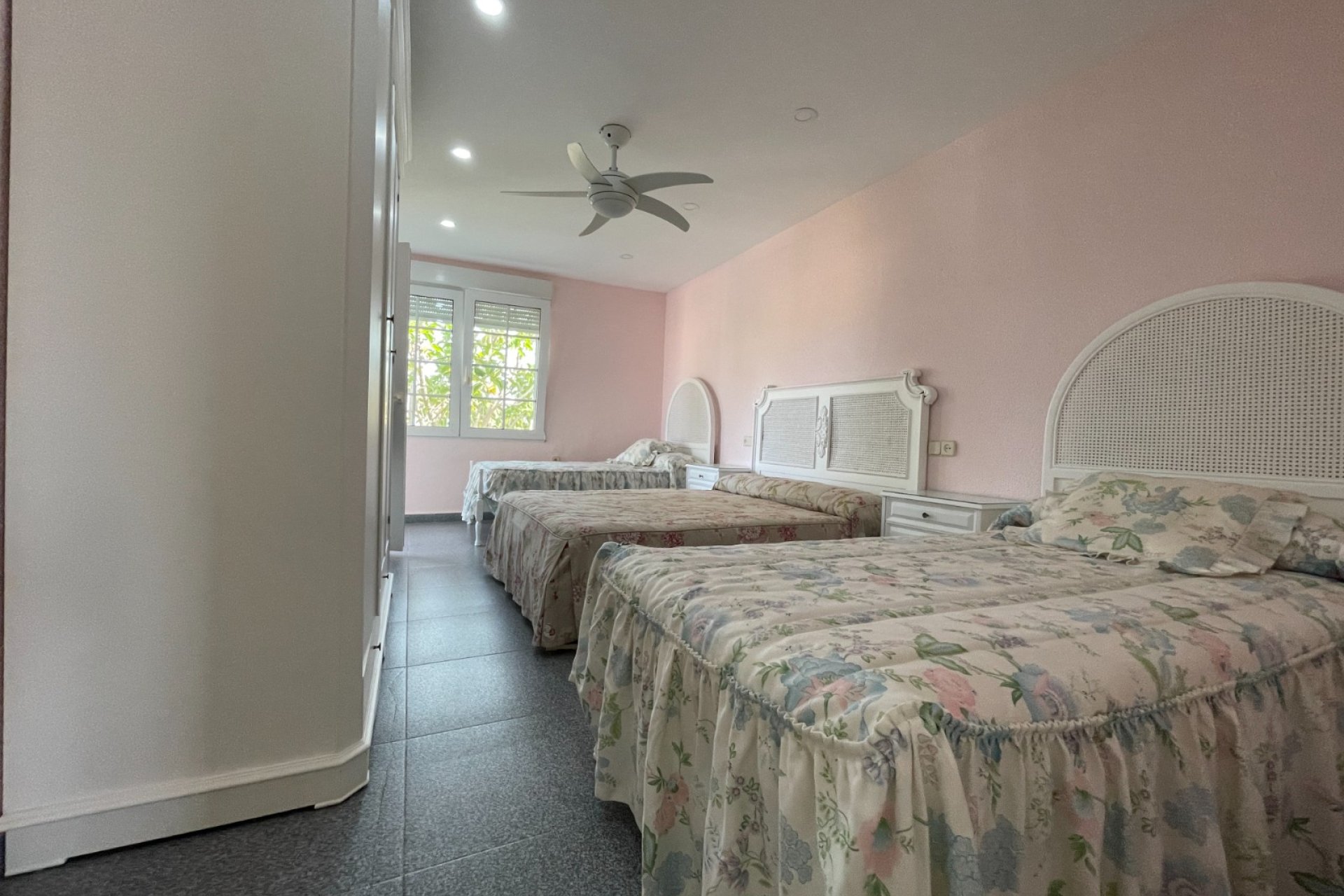 Resale - Villa -
Orihuela Costa - Cabo Roig