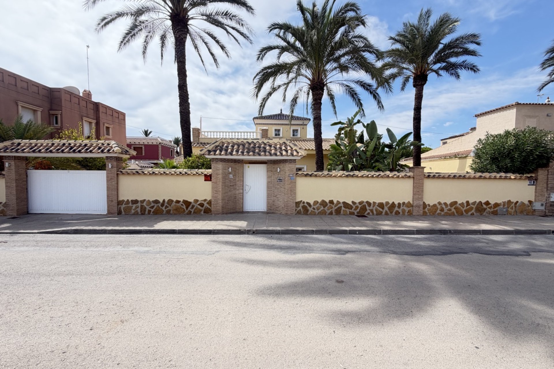 Resale - Villa -
Orihuela Costa - Cabo Roig