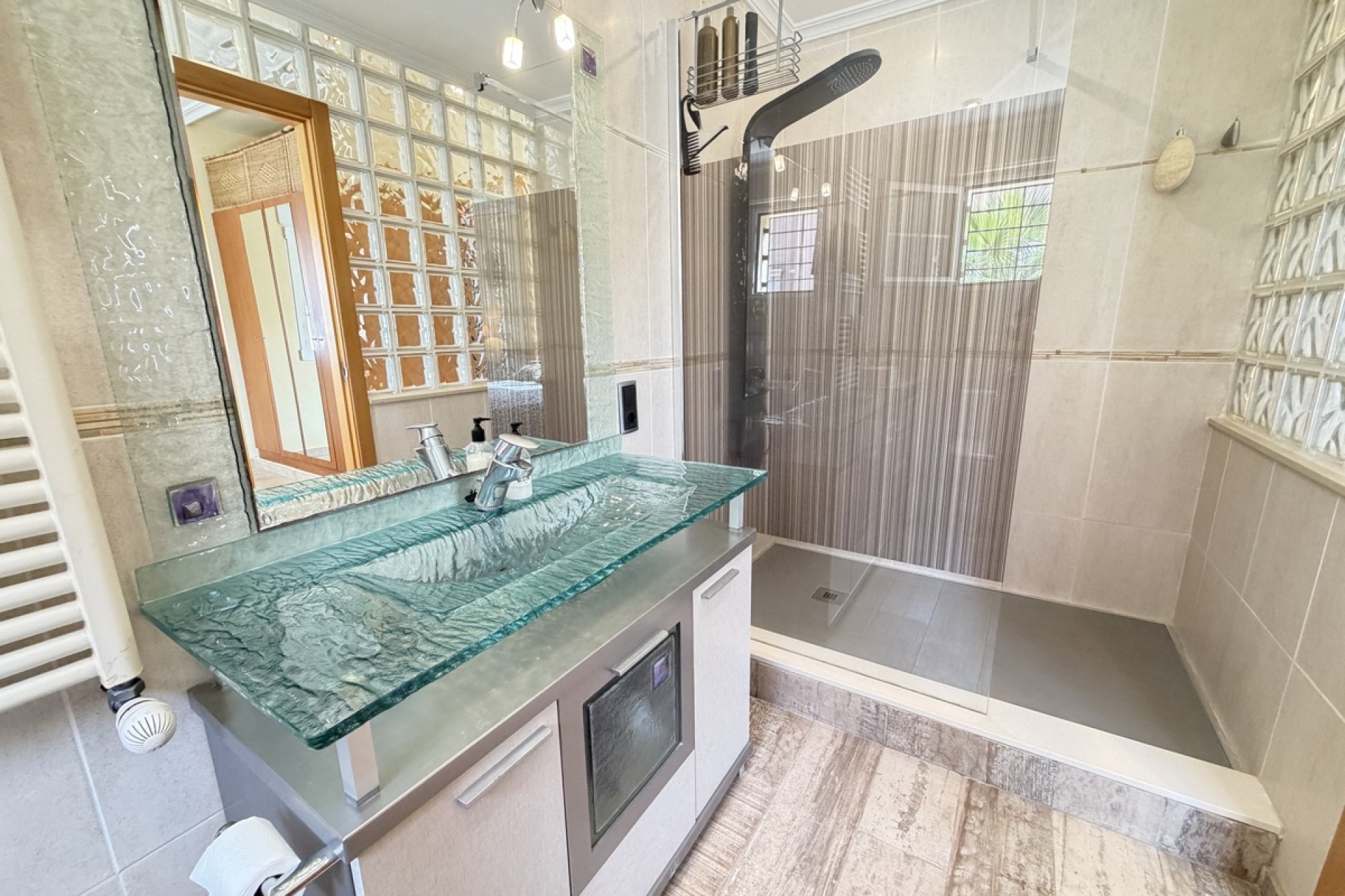 Resale - Villa -
Orihuela Costa - Cabo Roig