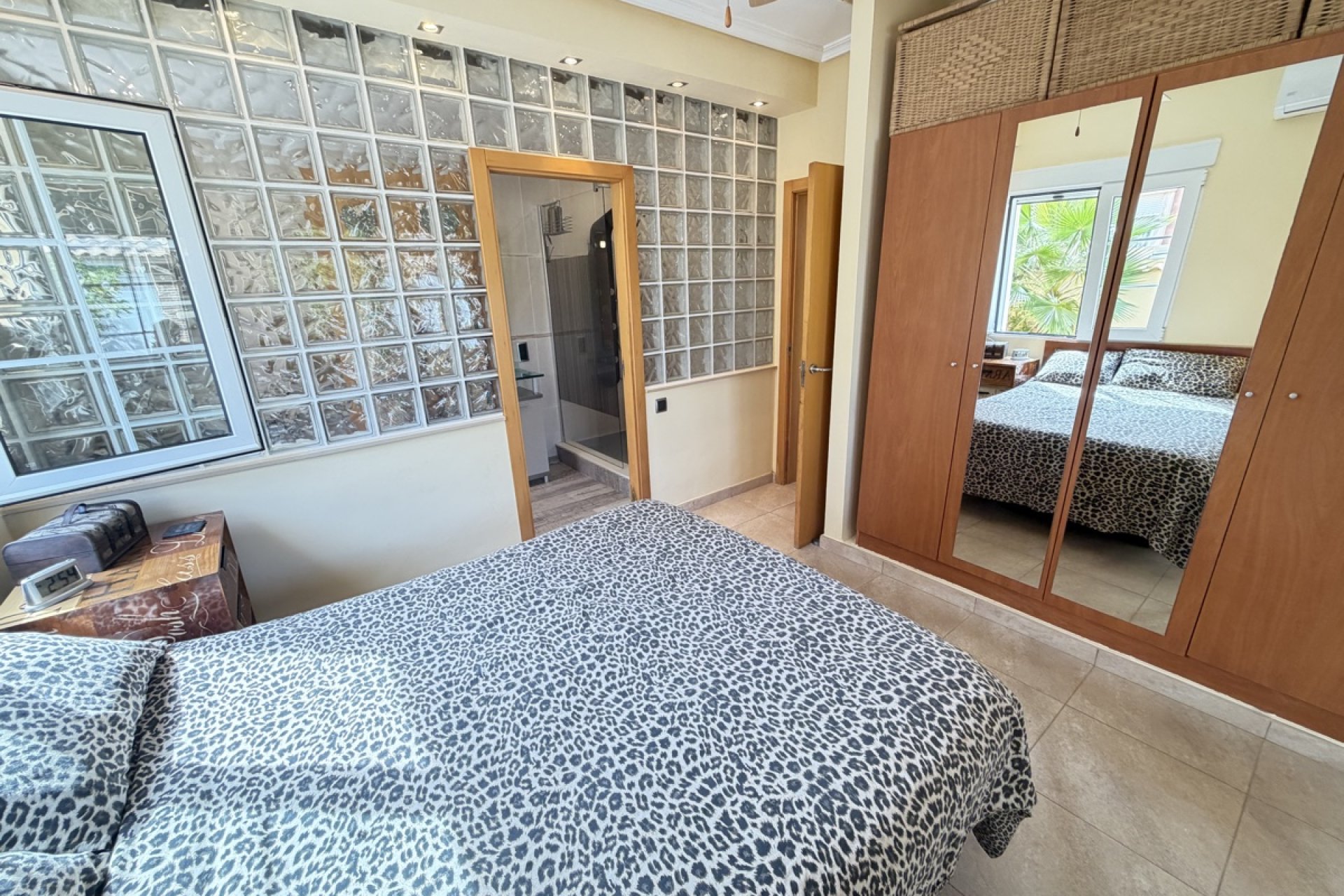 Resale - Villa -
Orihuela Costa - Cabo Roig