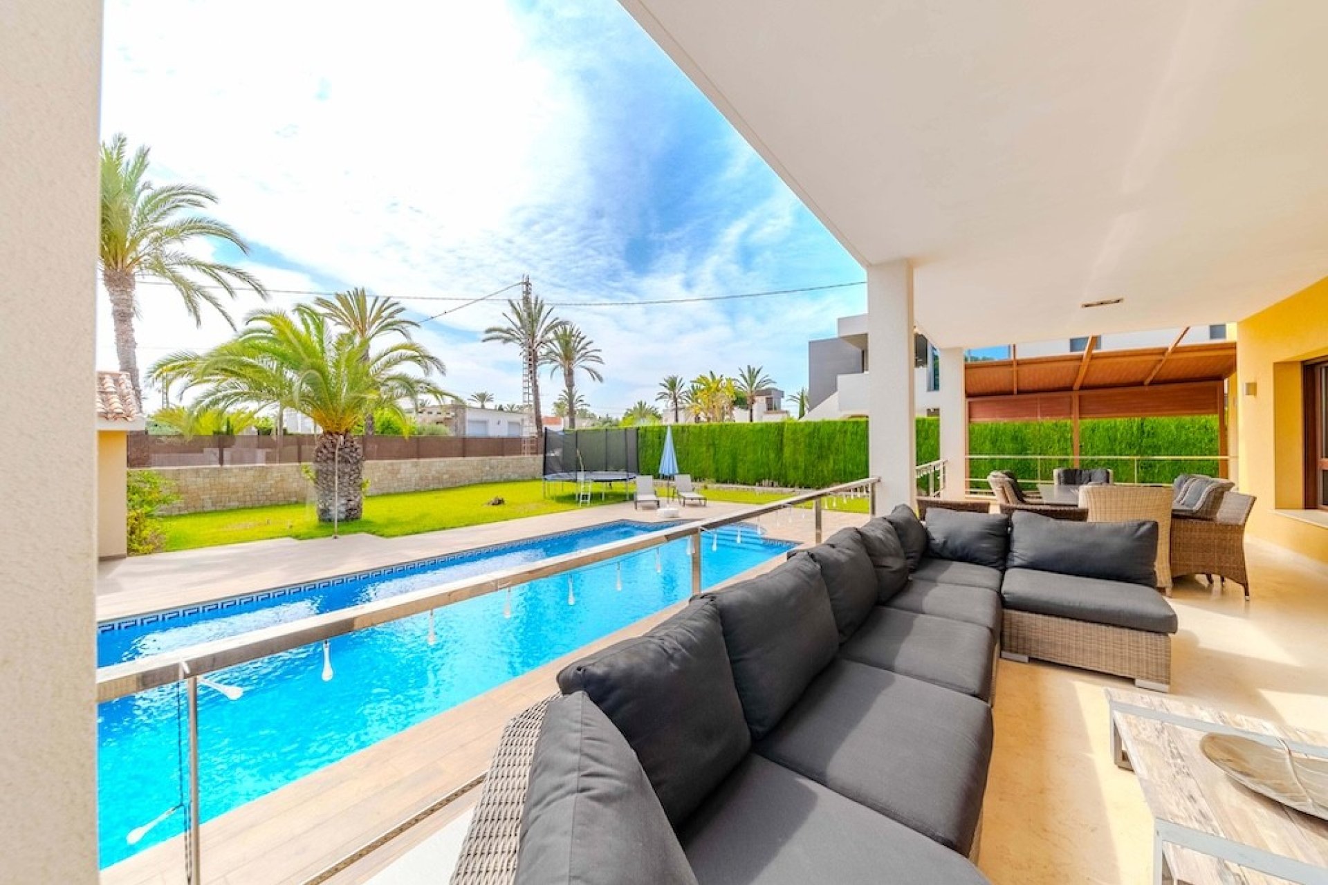 Resale - Villa -
Orihuela Costa - Cabo Roig