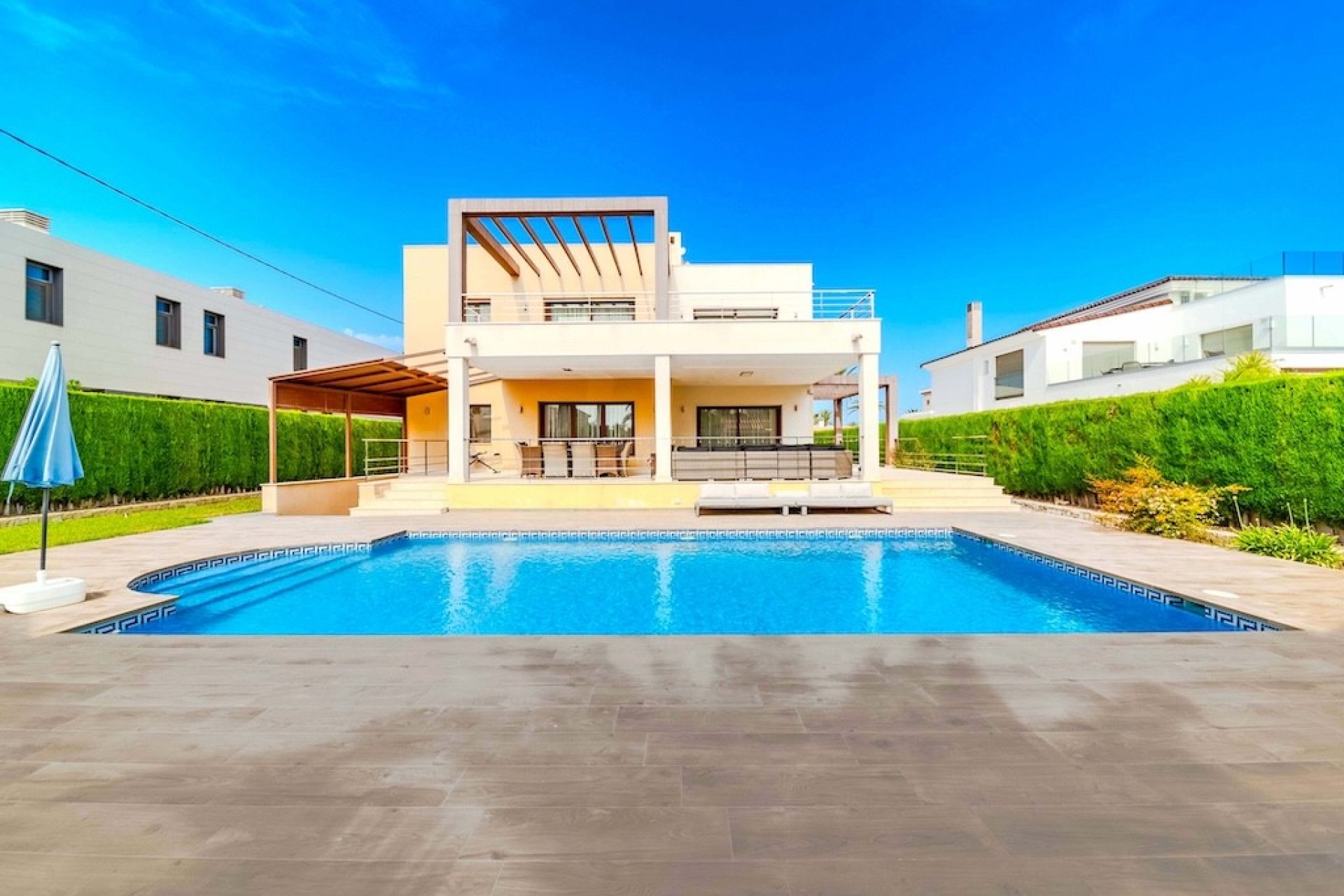 Resale - Villa -
Orihuela Costa - Cabo Roig