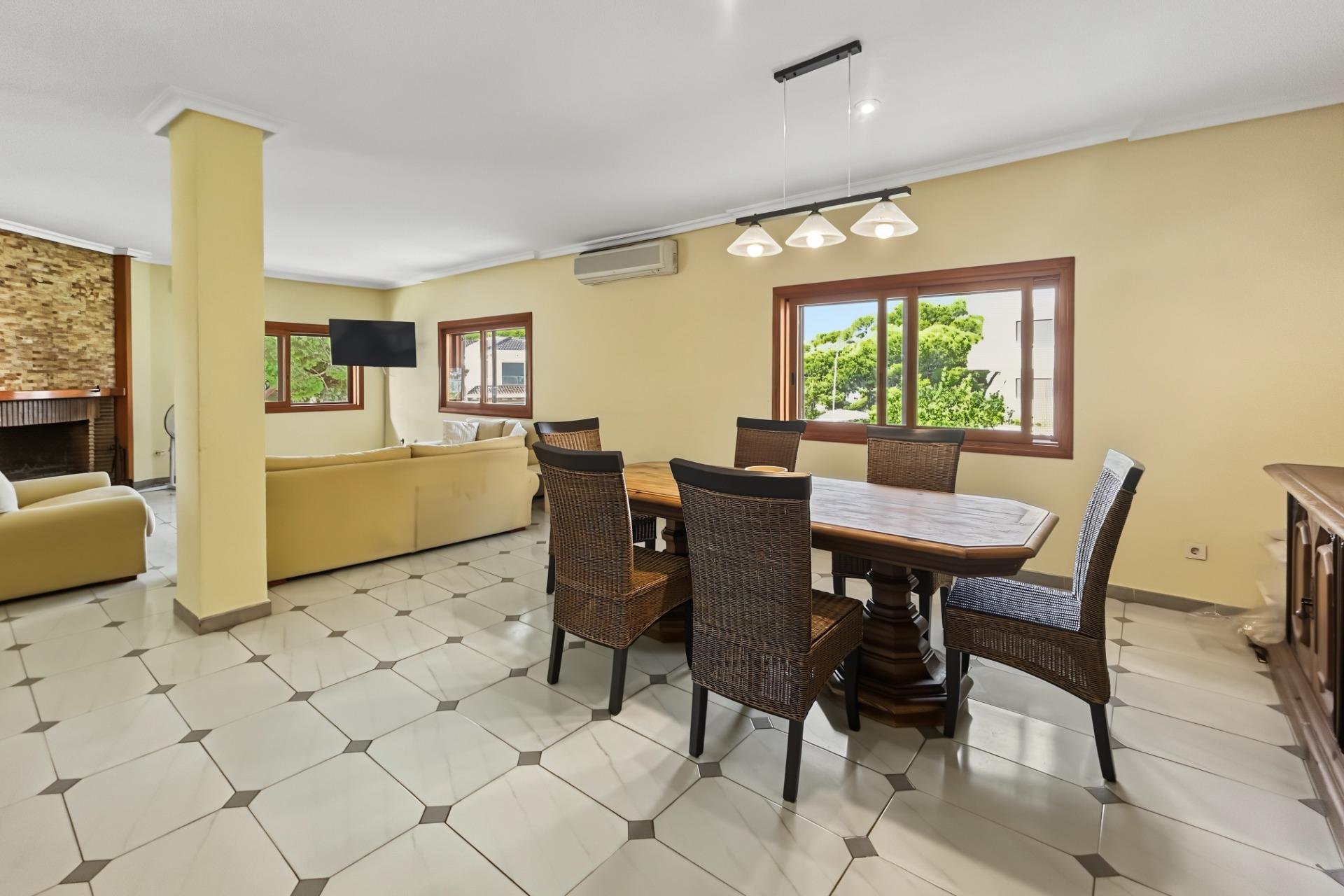 Resale - Villa -
Orihuela Costa - Campoamor